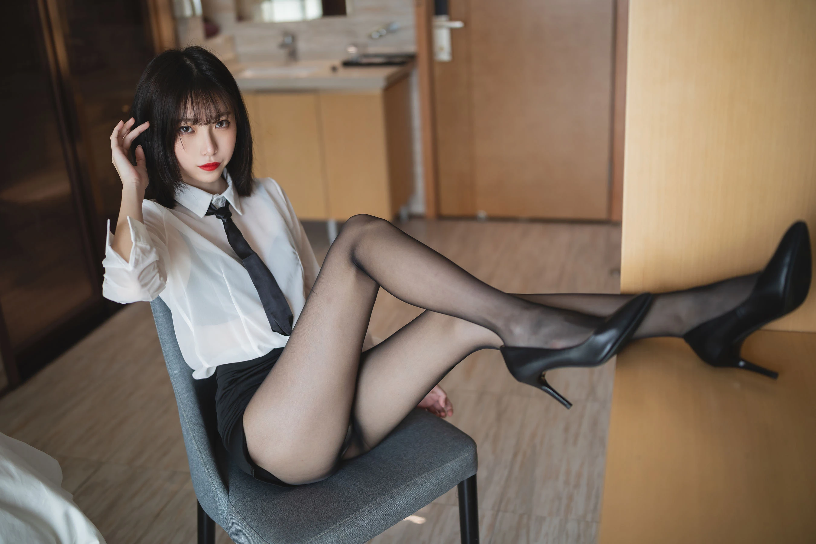 [模特]曾思瑤高清戶外藝術藝術：曾思瑤優雅格調凸顯蜂腰完美曲線寫真 - 17