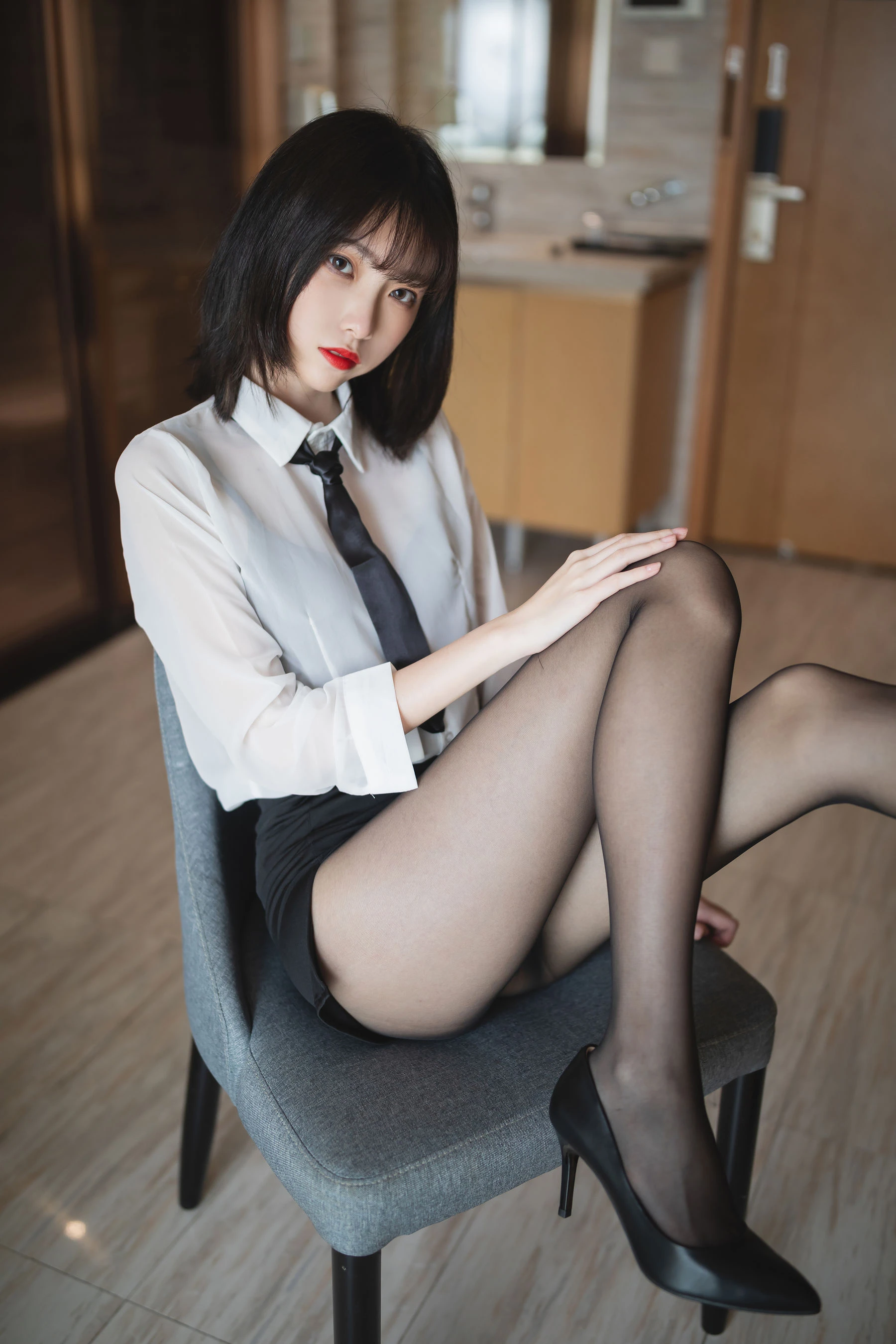 [模特]曾思瑤高清戶外藝術藝術：曾思瑤優雅格調凸顯蜂腰完美曲線寫真 - 18
