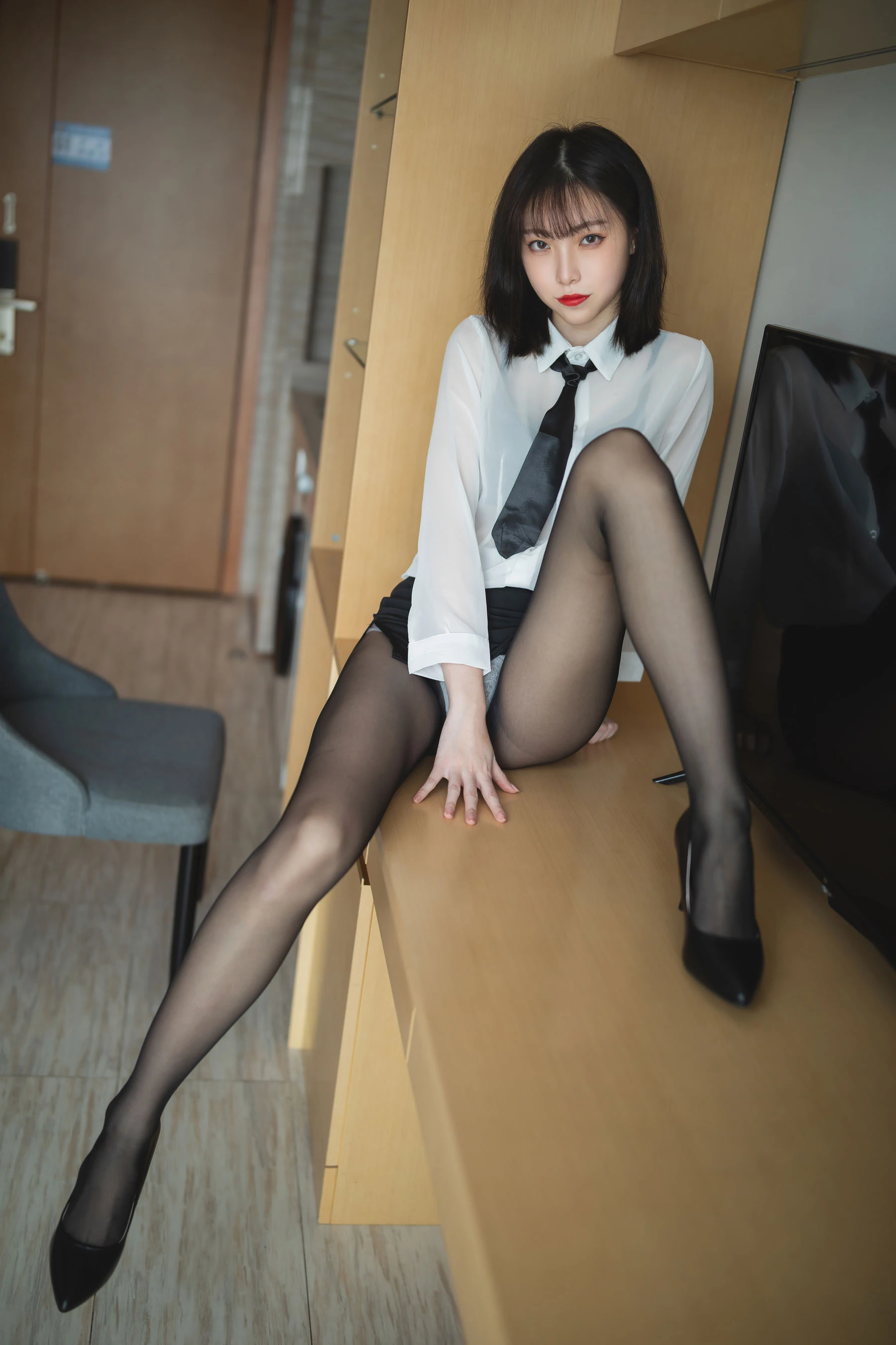 [模特]曾思瑤高清戶外藝術藝術：曾思瑤優雅格調凸顯蜂腰完美曲線寫真 - 34
