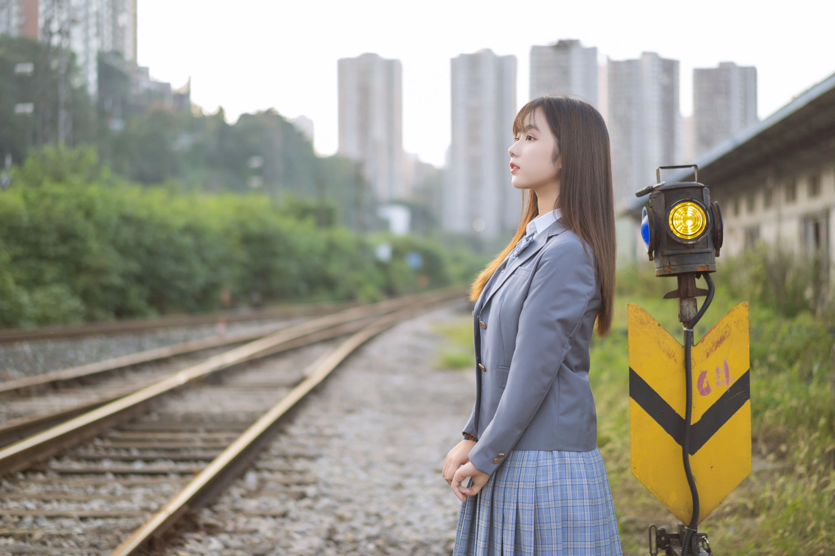 [美女]高雨萱高雨萱戶外高清攝影：火辣格調釋放長腿誘惑詮釋寫真大片 - 1