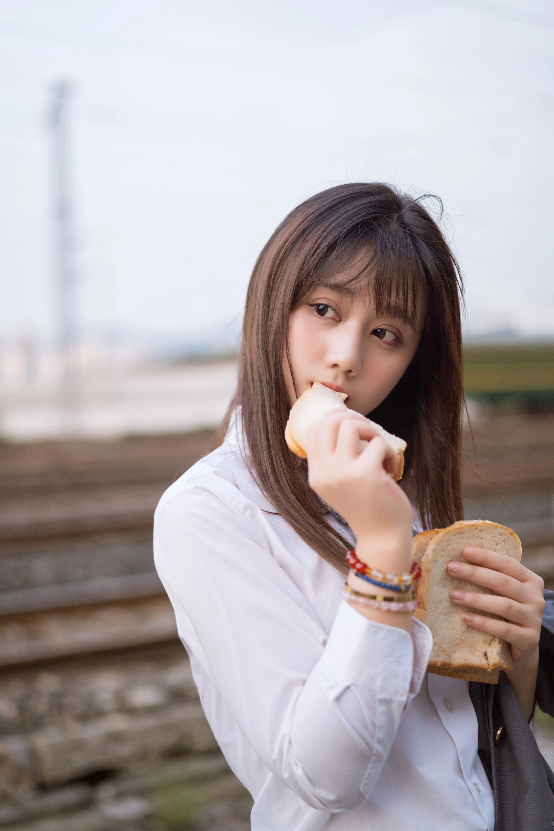 [美女]高雨萱高雨萱戶外高清攝影：火辣格調釋放長腿誘惑詮釋寫真大片 - 10