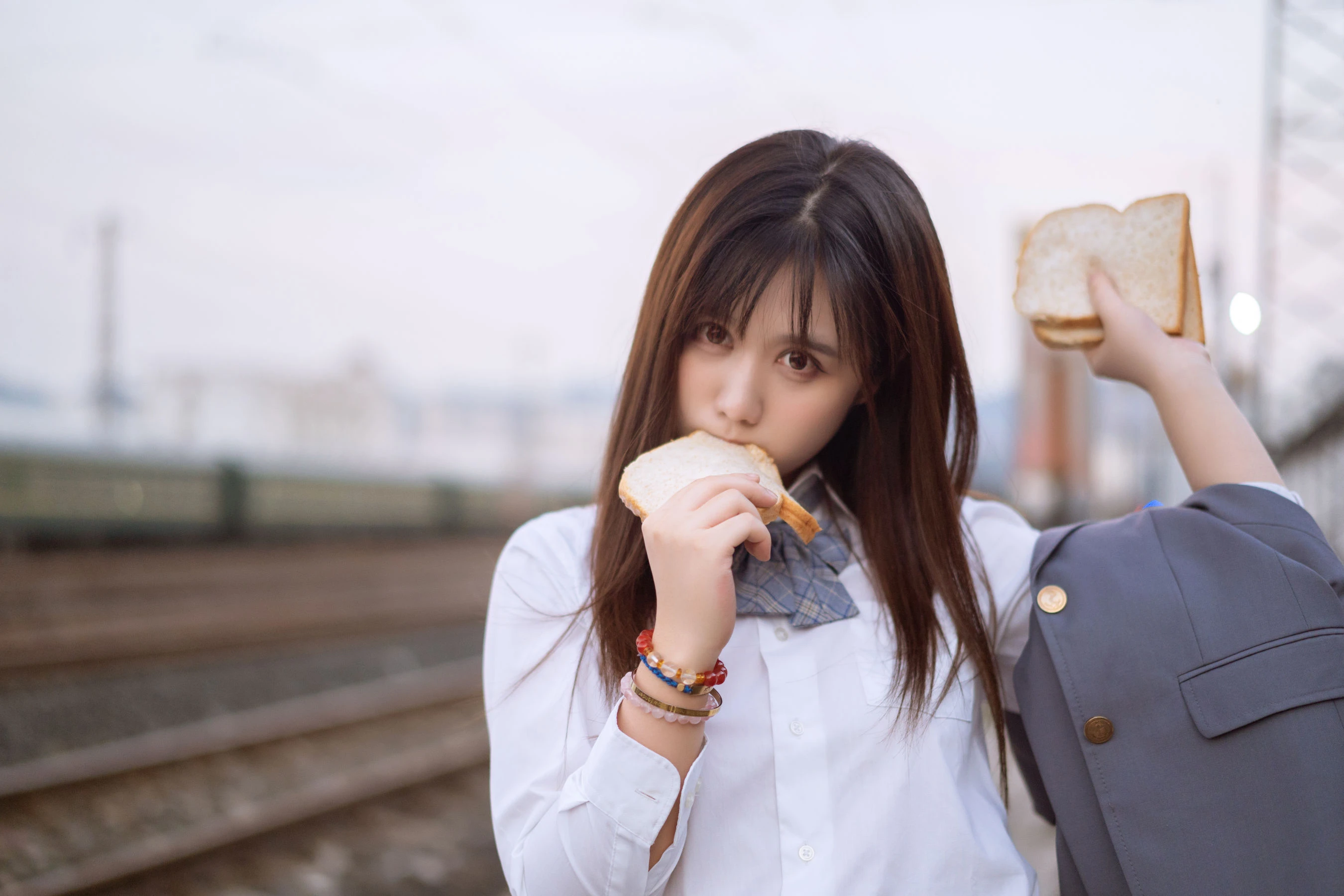 [美女]高雨萱高雨萱戶外高清攝影：火辣格調釋放長腿誘惑詮釋寫真大片 - 11