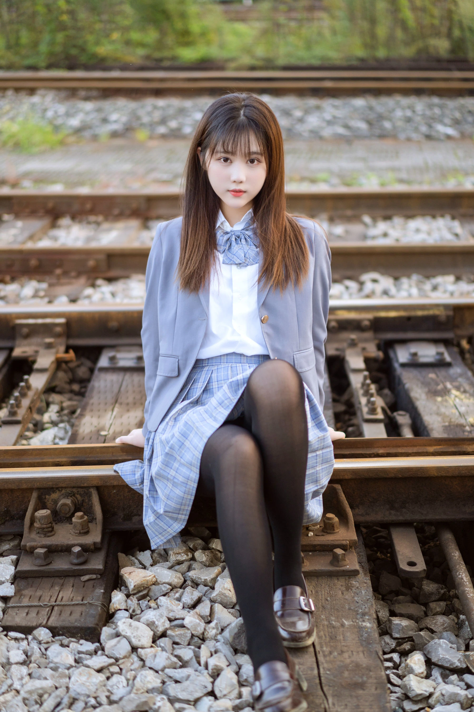 [美女]高雨萱高雨萱戶外高清攝影：火辣格調釋放長腿誘惑詮釋寫真大片 - 2