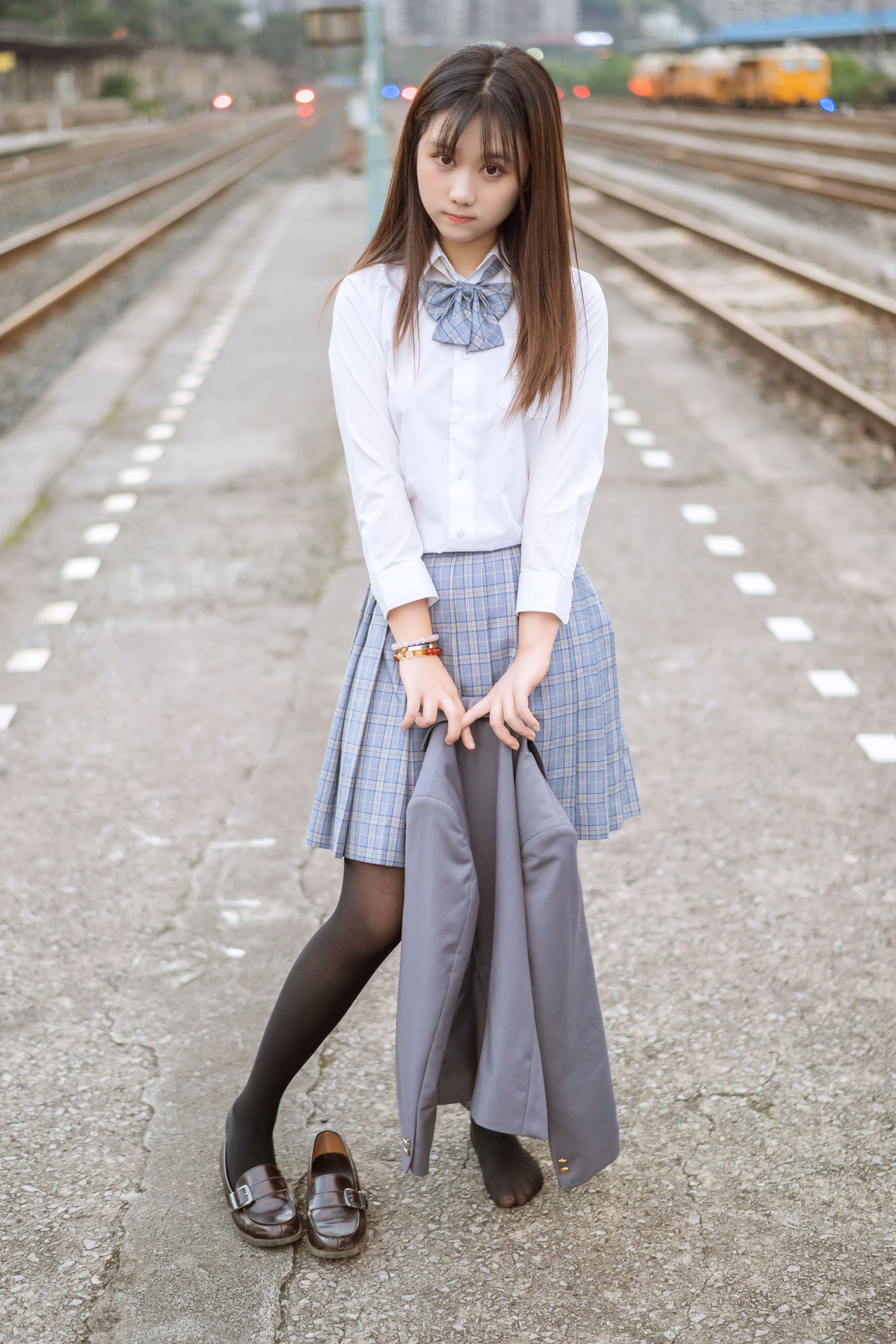 [美女]高雨萱高雨萱戶外高清攝影：火辣格調釋放長腿誘惑詮釋寫真大片 - 21