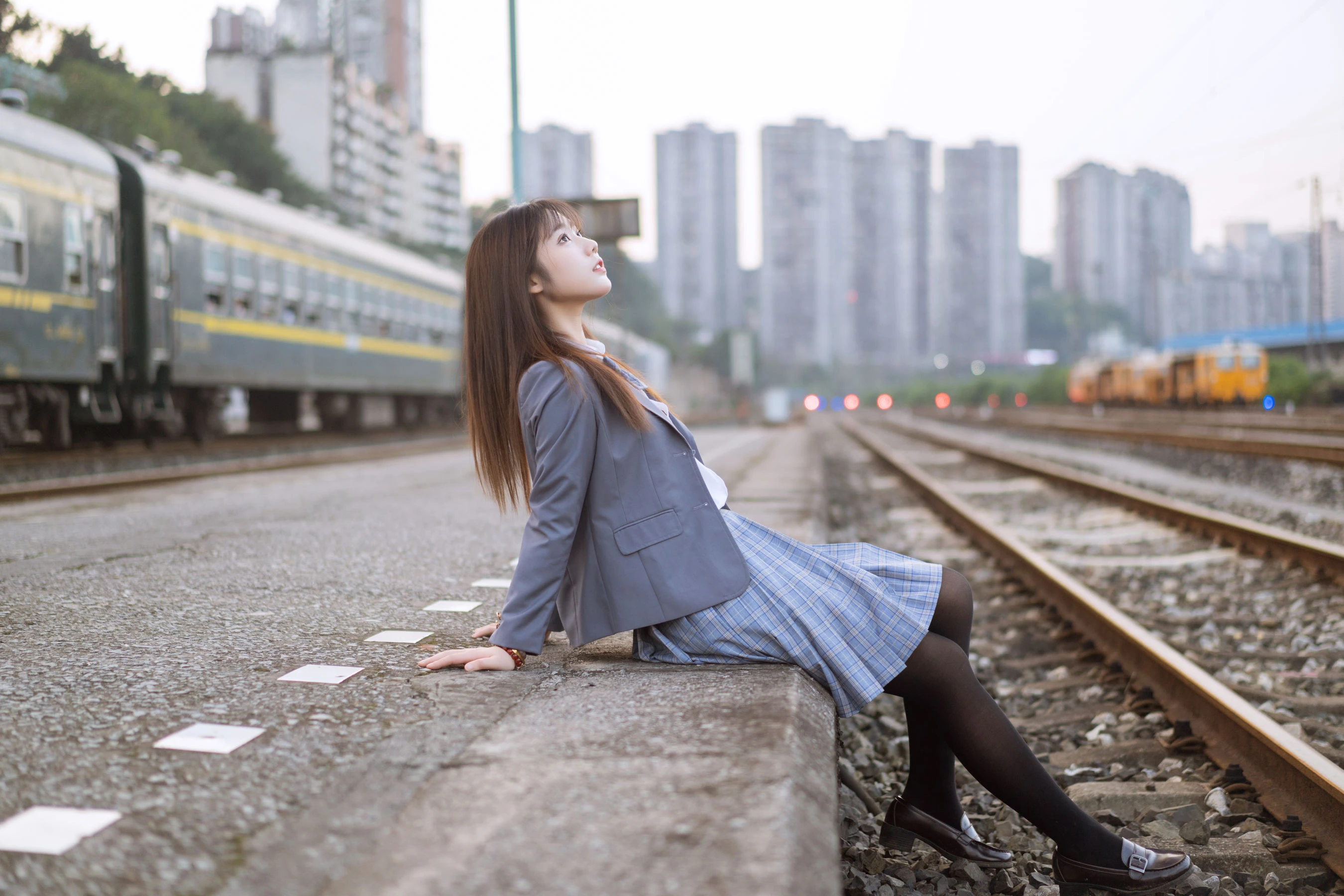 [美女]高雨萱高雨萱戶外高清攝影：火辣格調釋放長腿誘惑詮釋寫真大片 - 24