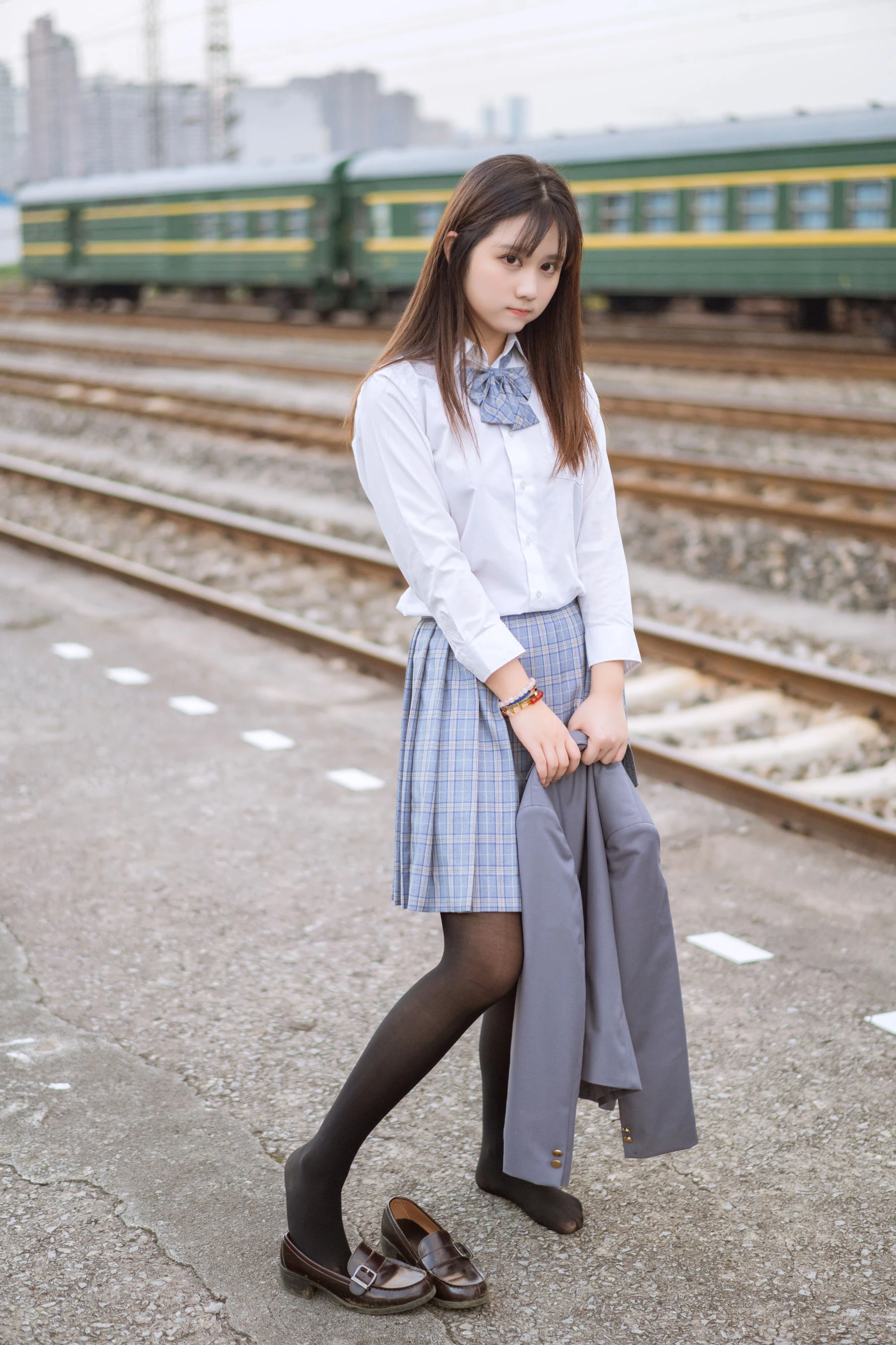 [美女]高雨萱高雨萱戶外高清攝影：火辣格調釋放長腿誘惑詮釋寫真大片 - 25