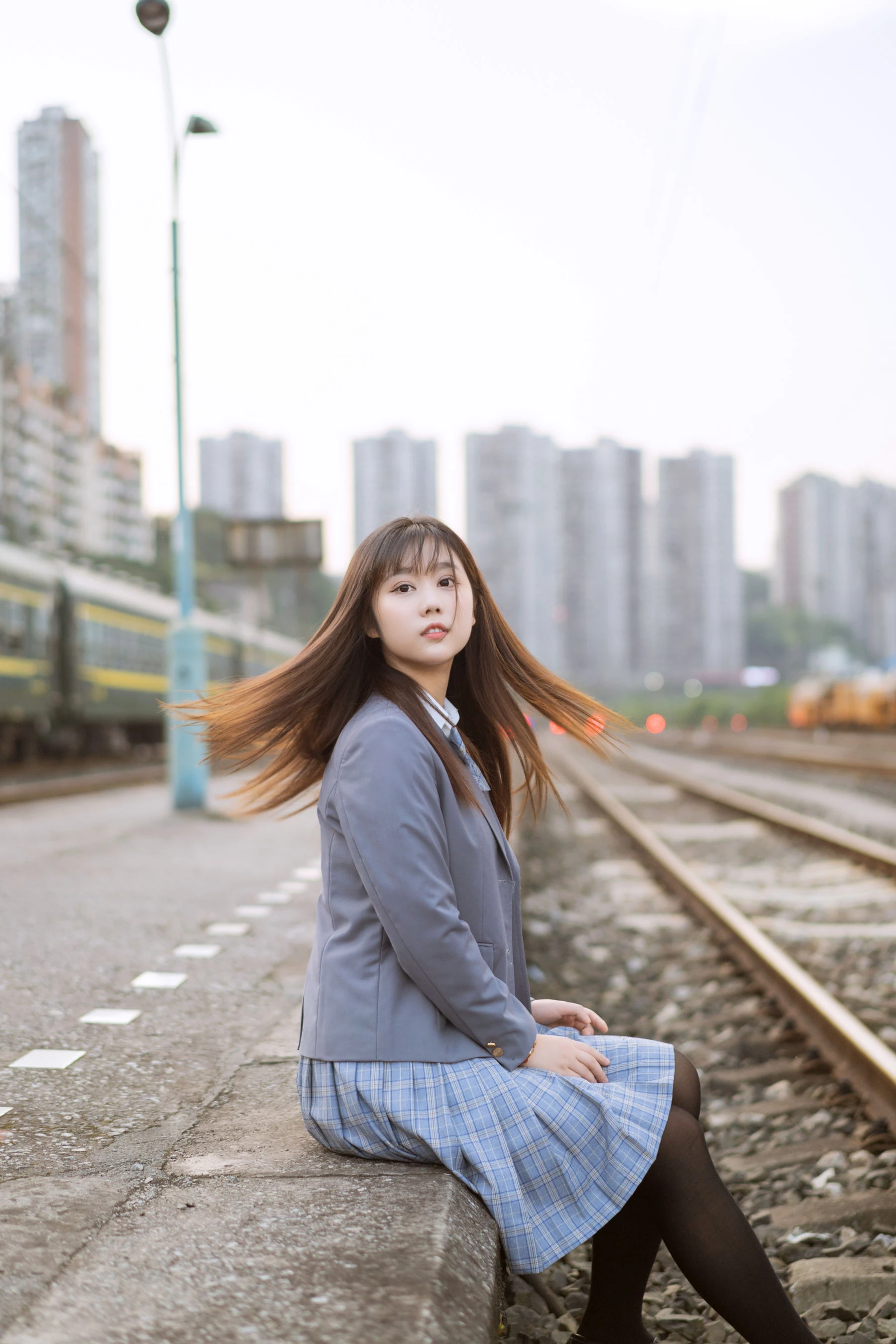 [美女]高雨萱高雨萱戶外高清攝影：火辣格調釋放長腿誘惑詮釋寫真大片 - 27
