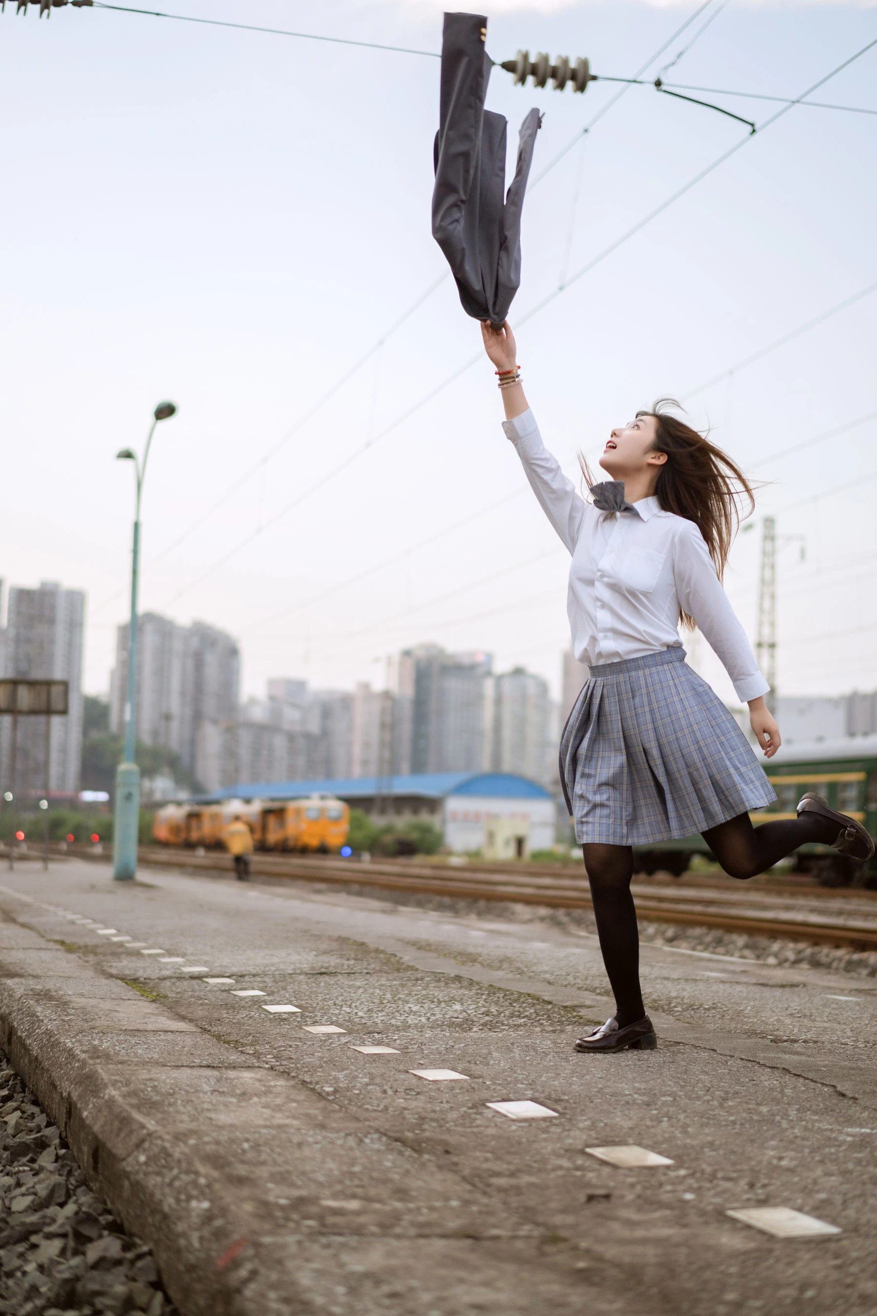 [美女]高雨萱高雨萱戶外高清攝影：火辣格調釋放長腿誘惑詮釋寫真大片 - 30