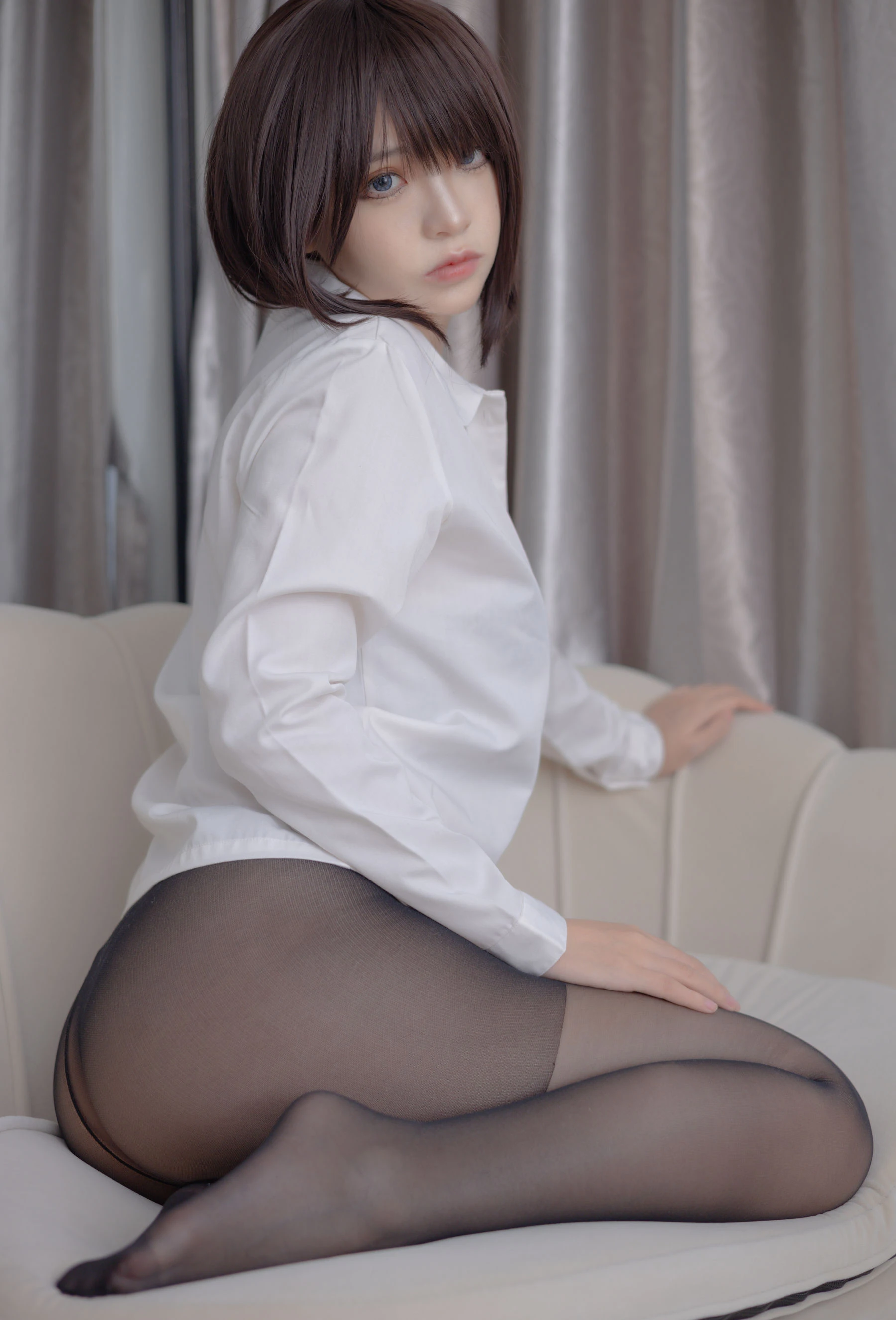 [少婦]黃欣妍美圖圖集精選：黃欣妍火辣神韻於攝影棚凸顯翹臀曲線大圖攝影 - 16
