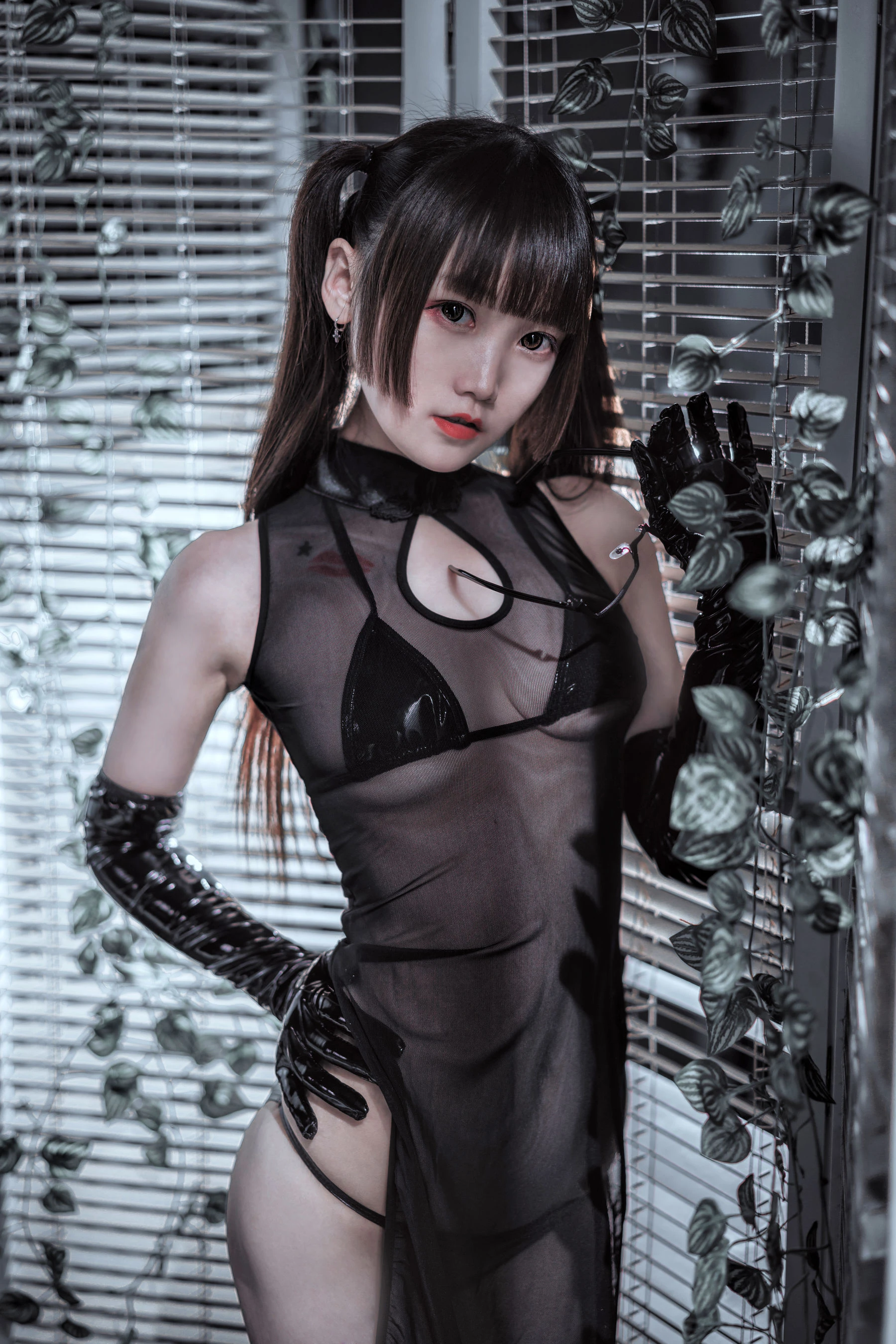 [正妹]吳雨萌寫真圖集精選：吳雨萌時尚氣質於攝影棚釋放美胸曲線珍藏攝影 - 15