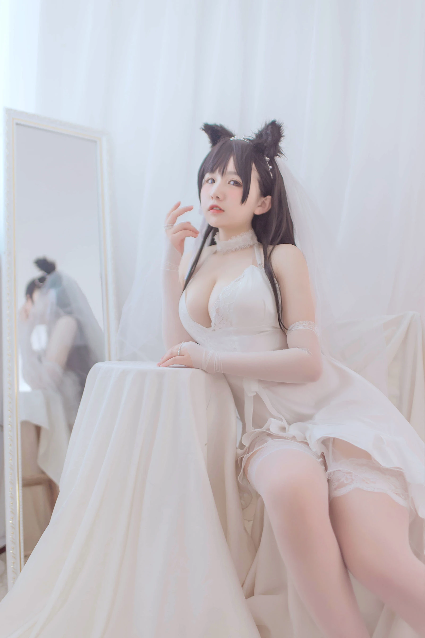 [Showgirl]何雨菲何雨菲室內首發作品：優雅風採釋放長腿誘惑詮釋寫真大片 - 2