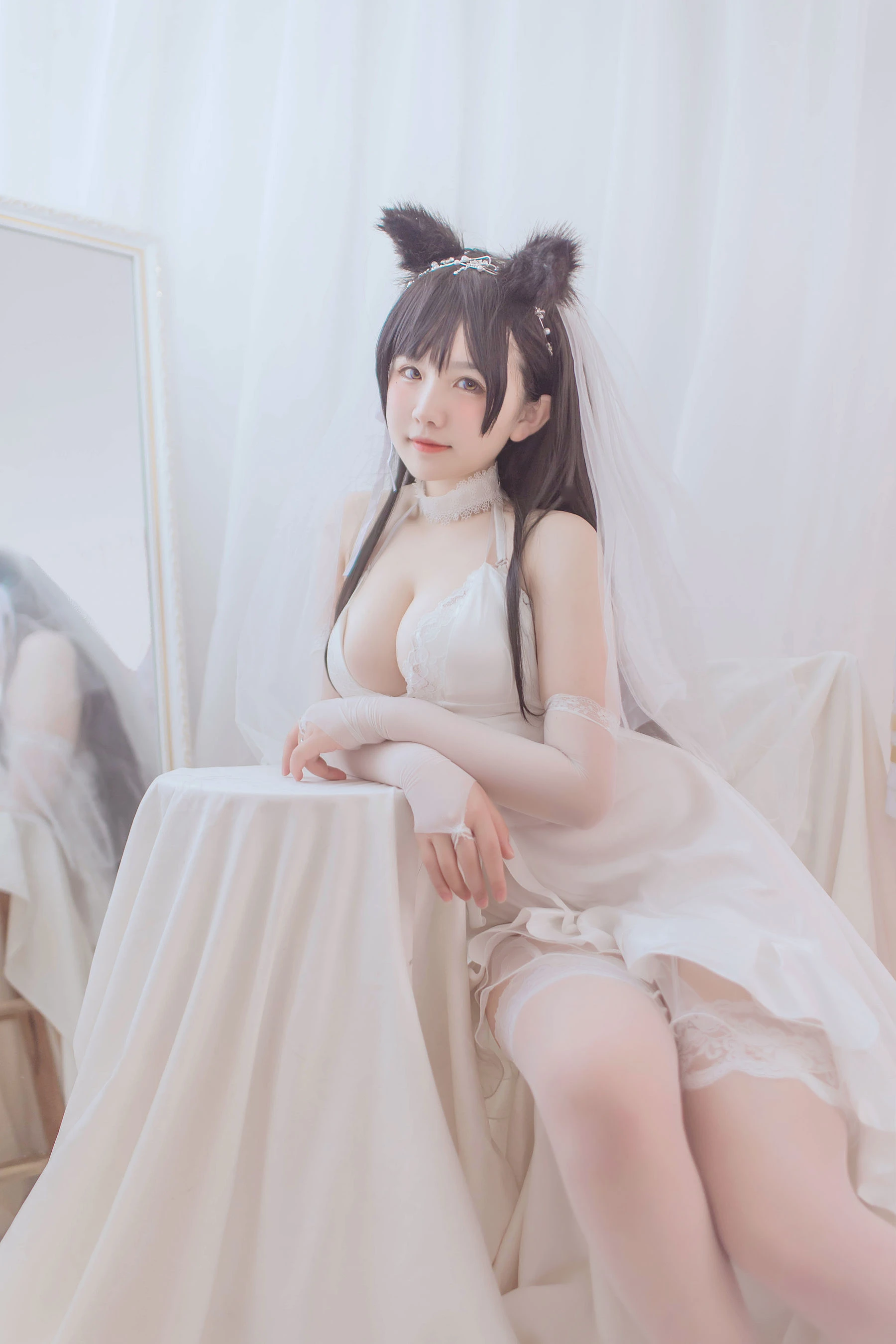 [Showgirl]何雨菲何雨菲室內首發作品：優雅風採釋放長腿誘惑詮釋寫真大片 - 3