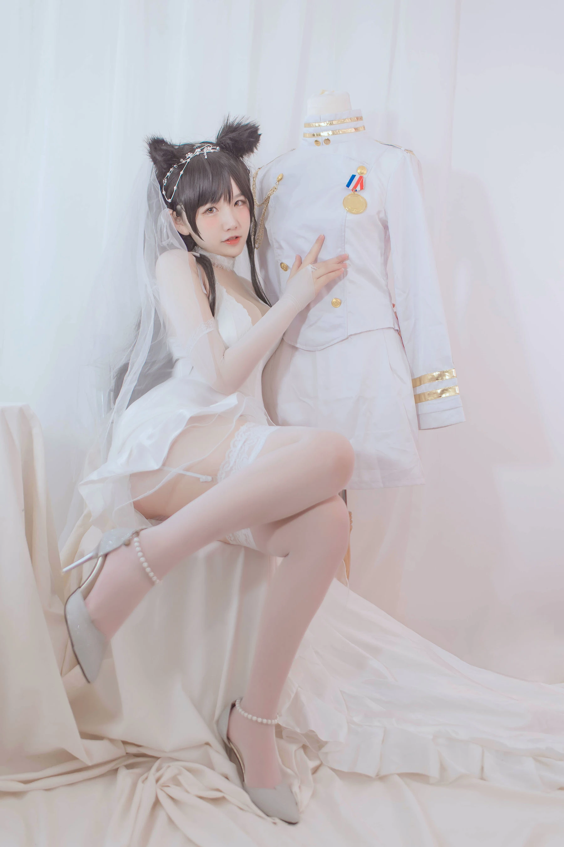 [Showgirl]何雨菲何雨菲室內首發作品：優雅風採釋放長腿誘惑詮釋寫真大片 - 8