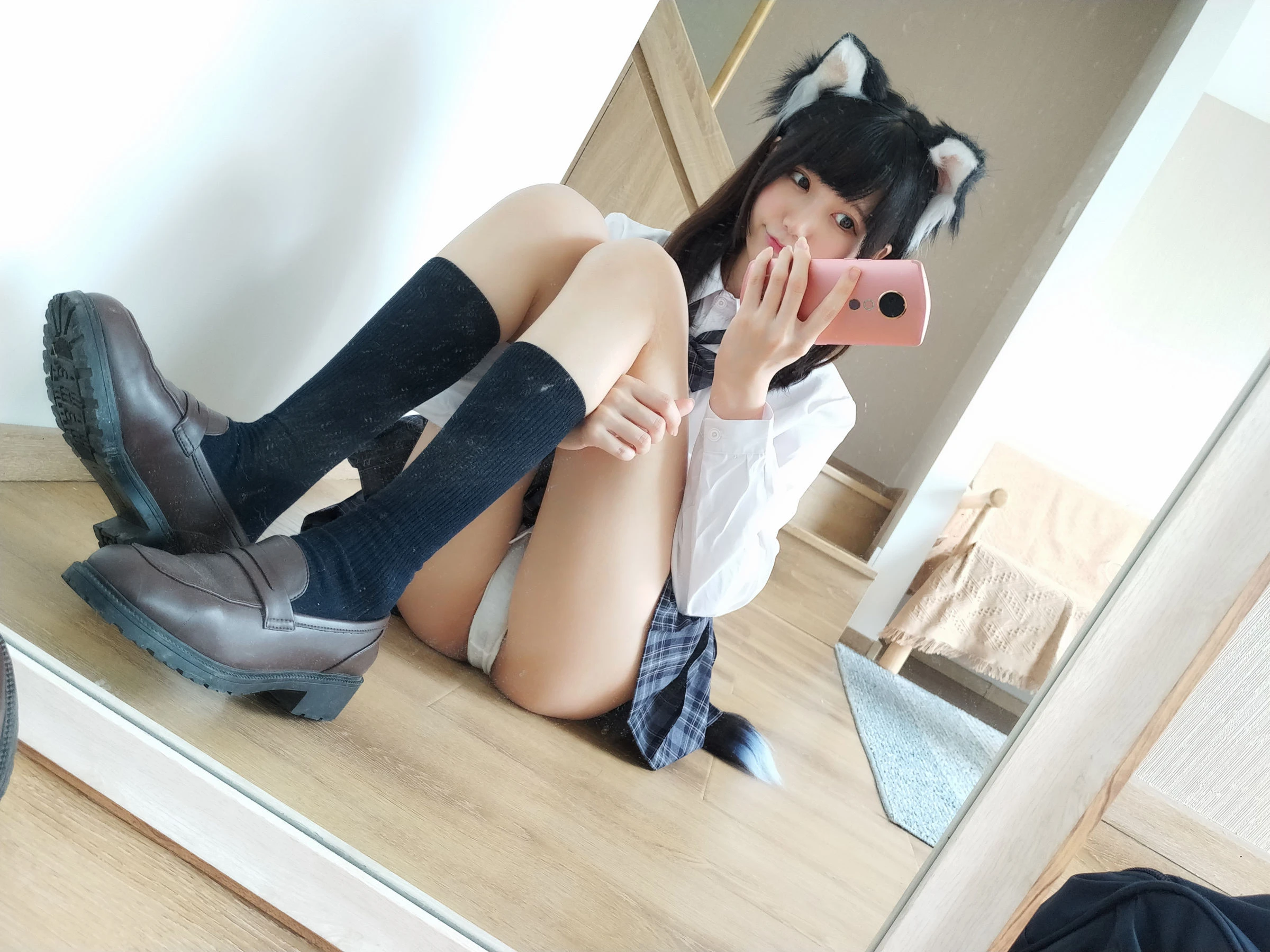 [護士]謝佳怡珍藏攝影作品：室內攝影甜美演繹謝佳怡美腿曲線韻味綻放寫真集 - 19