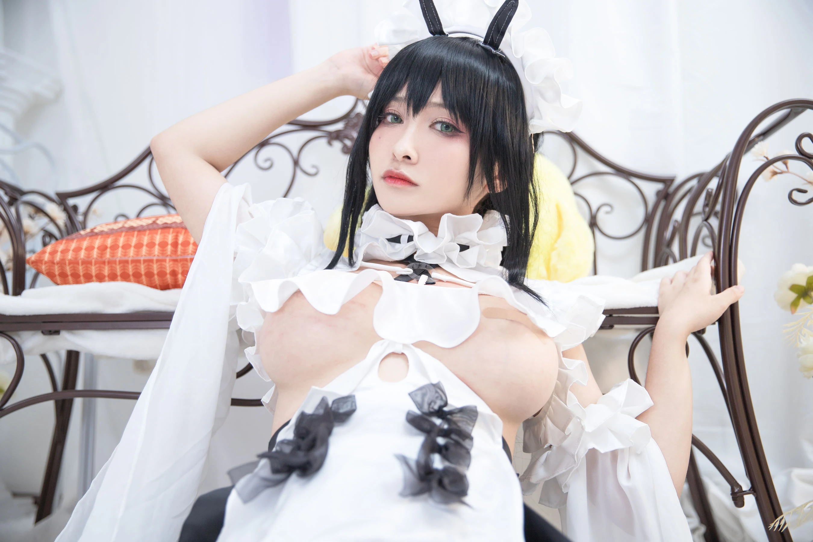[美女]何雅婷大圖攝影棚作品藝術：何雅婷時尚風情凸顯曲線完美曲線寫真 - 12
