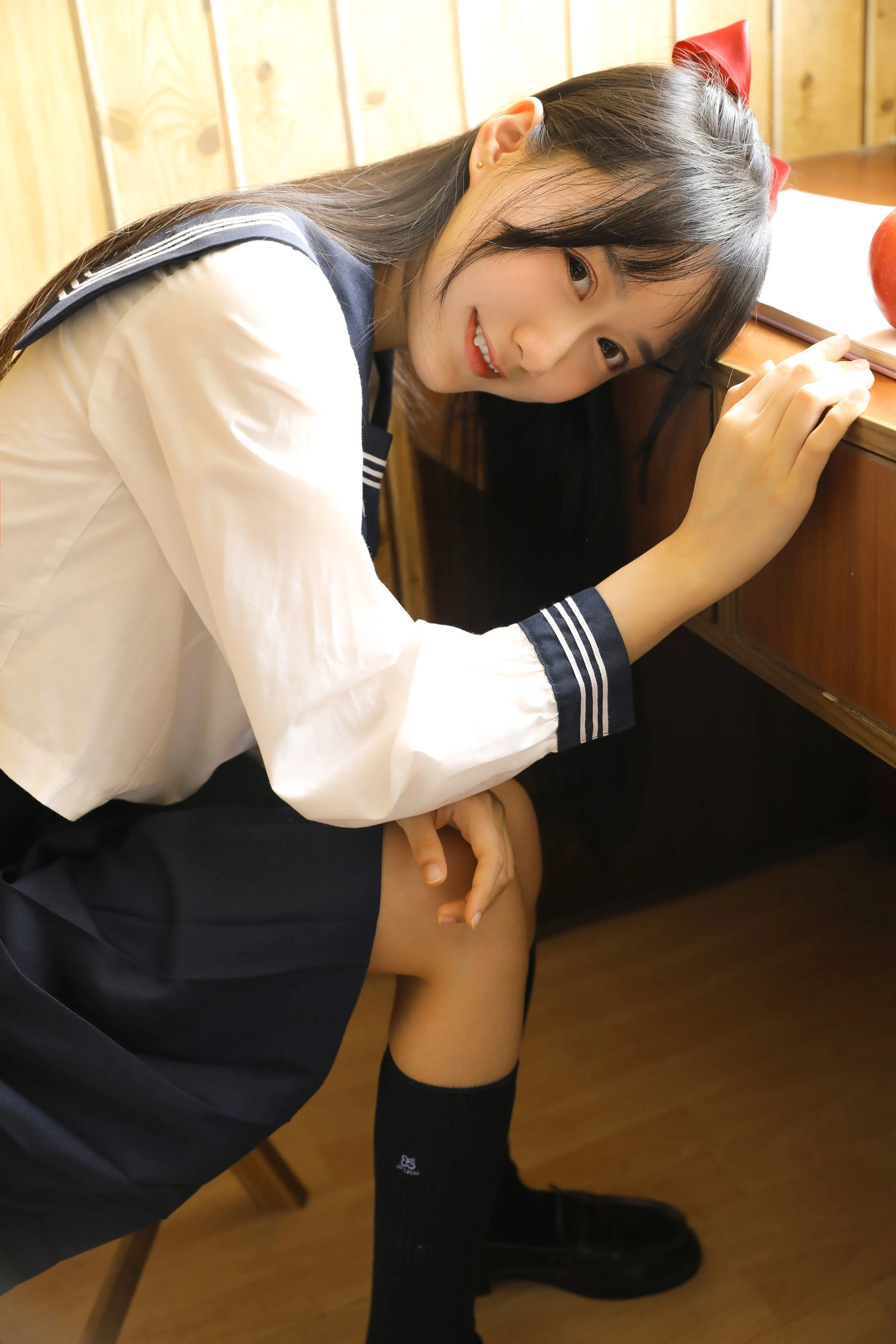 [校花]謝雨婷攝影圖集精選：謝雨婷時尚風採於室內釋放美腿曲線高清攝影 - 12