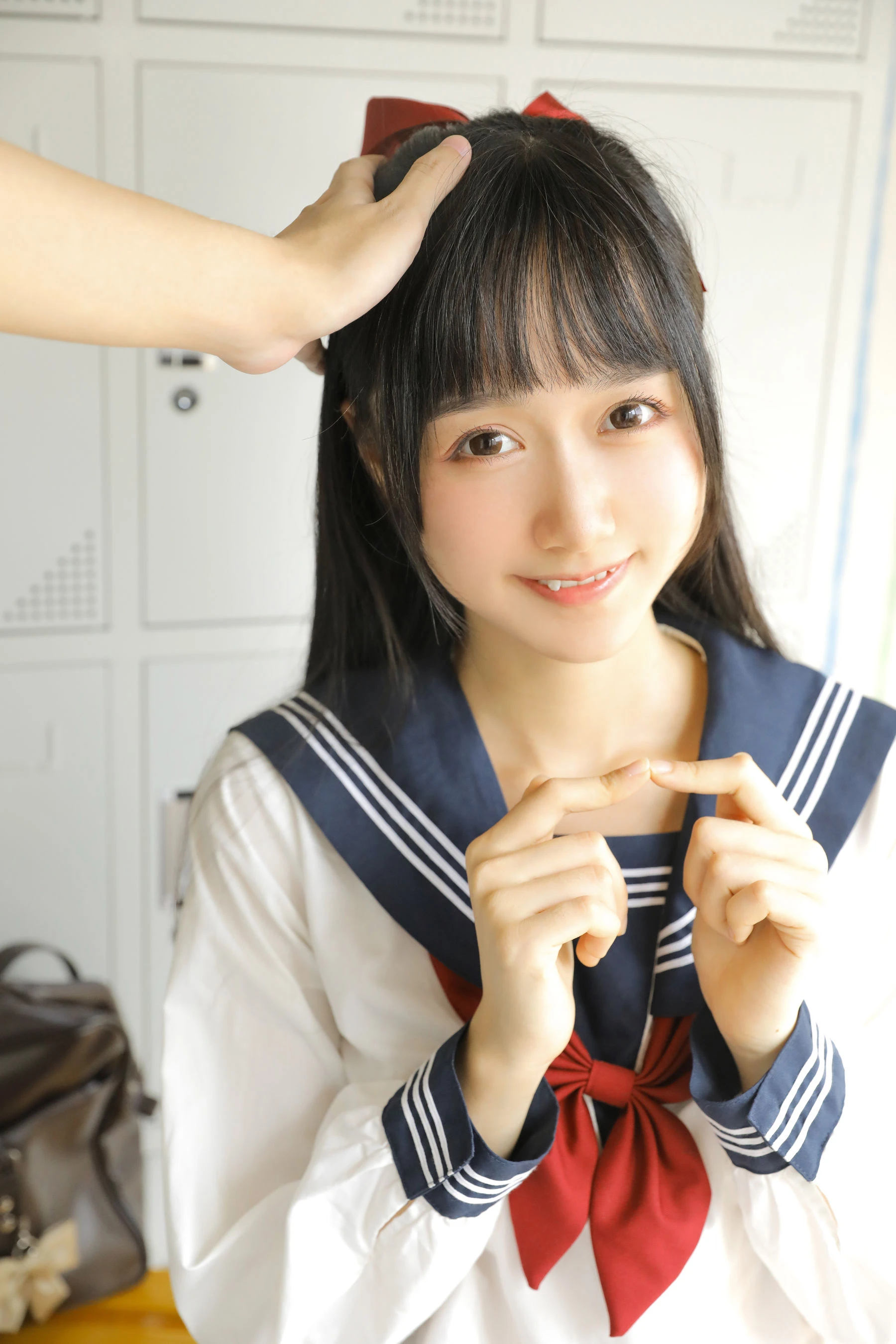 [校花]謝雨婷攝影圖集精選：謝雨婷時尚風採於室內釋放美腿曲線高清攝影 - 19