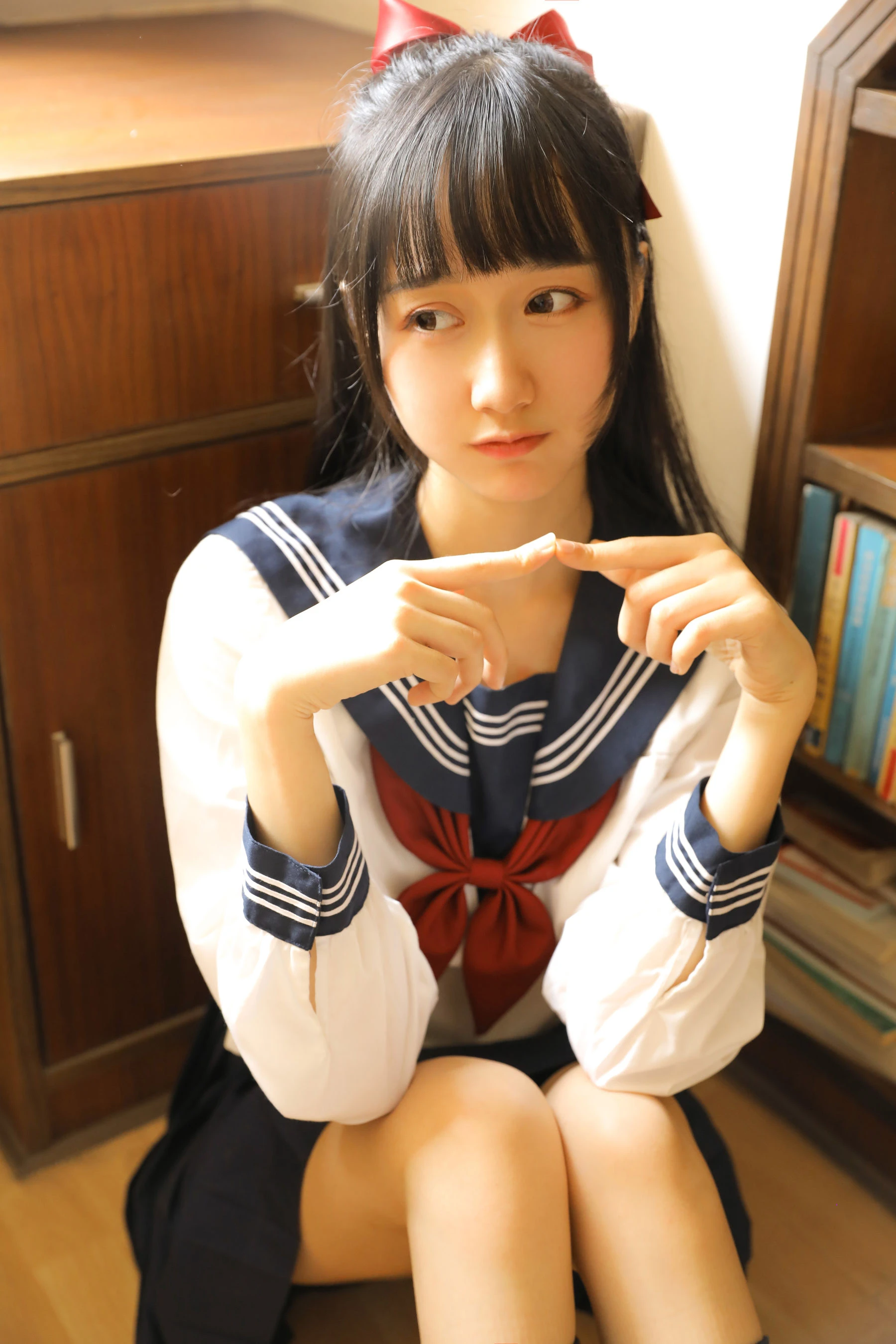 [校花]謝雨婷攝影圖集精選：謝雨婷時尚風採於室內釋放美腿曲線高清攝影 - 9