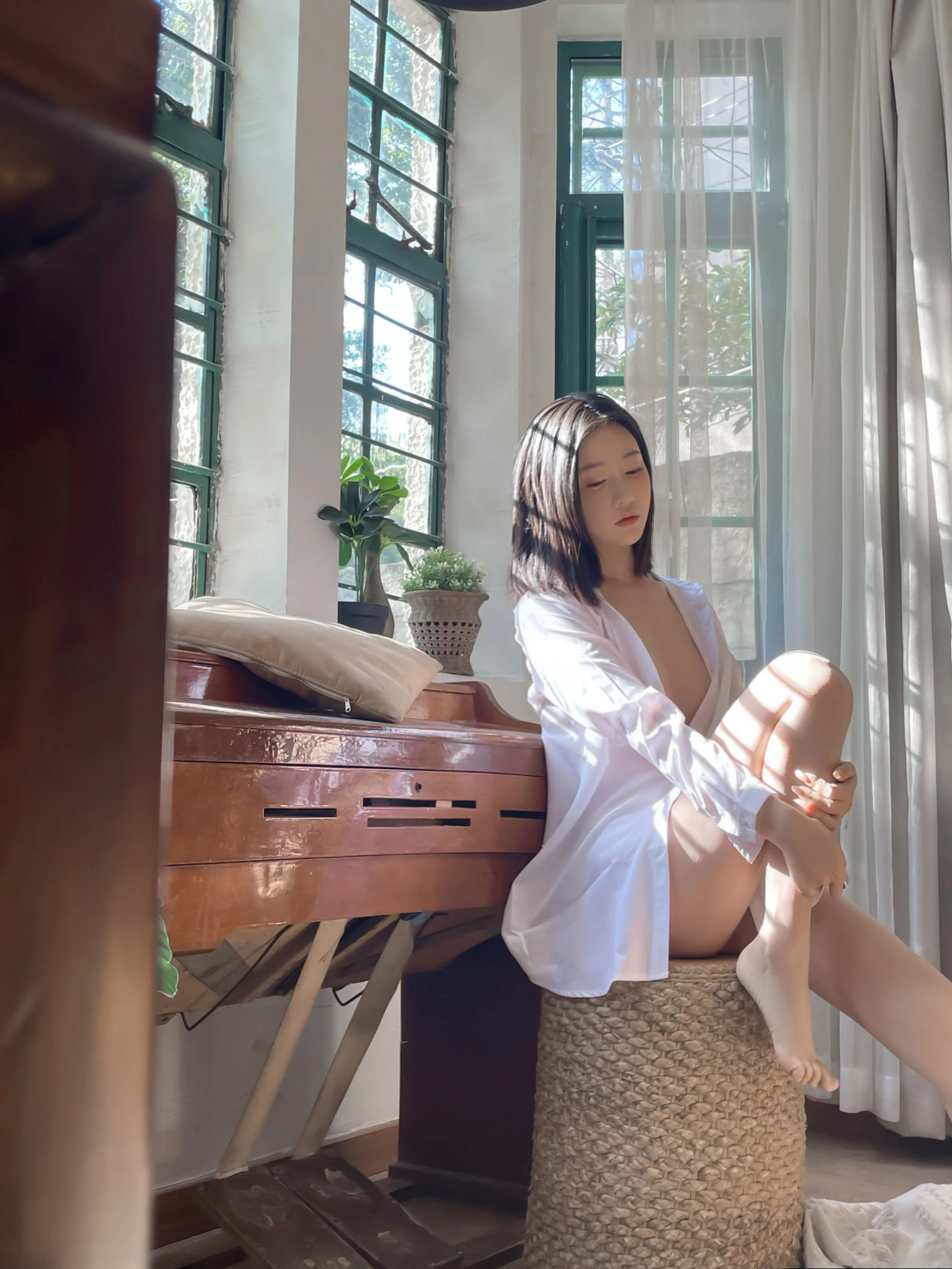 [護士]曹雨含作品圖集精選：曹雨含優雅神韻於戶外凸顯身材曲線高清攝影 - 4