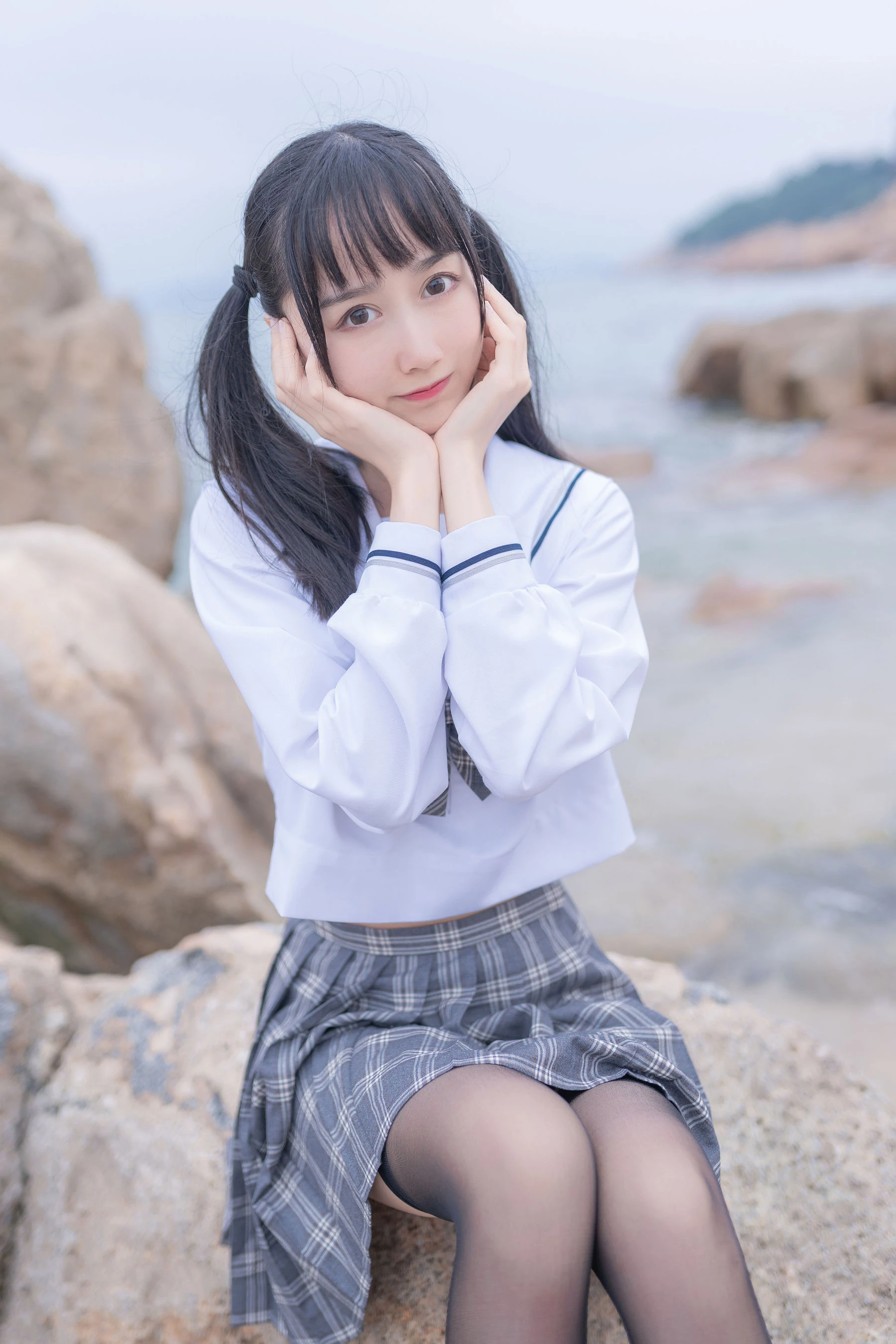 [嫩模]林雨含圖集圖集精選：林雨含甜美風採於自然光凸顯蜂腰曲線首發攝影 - 1