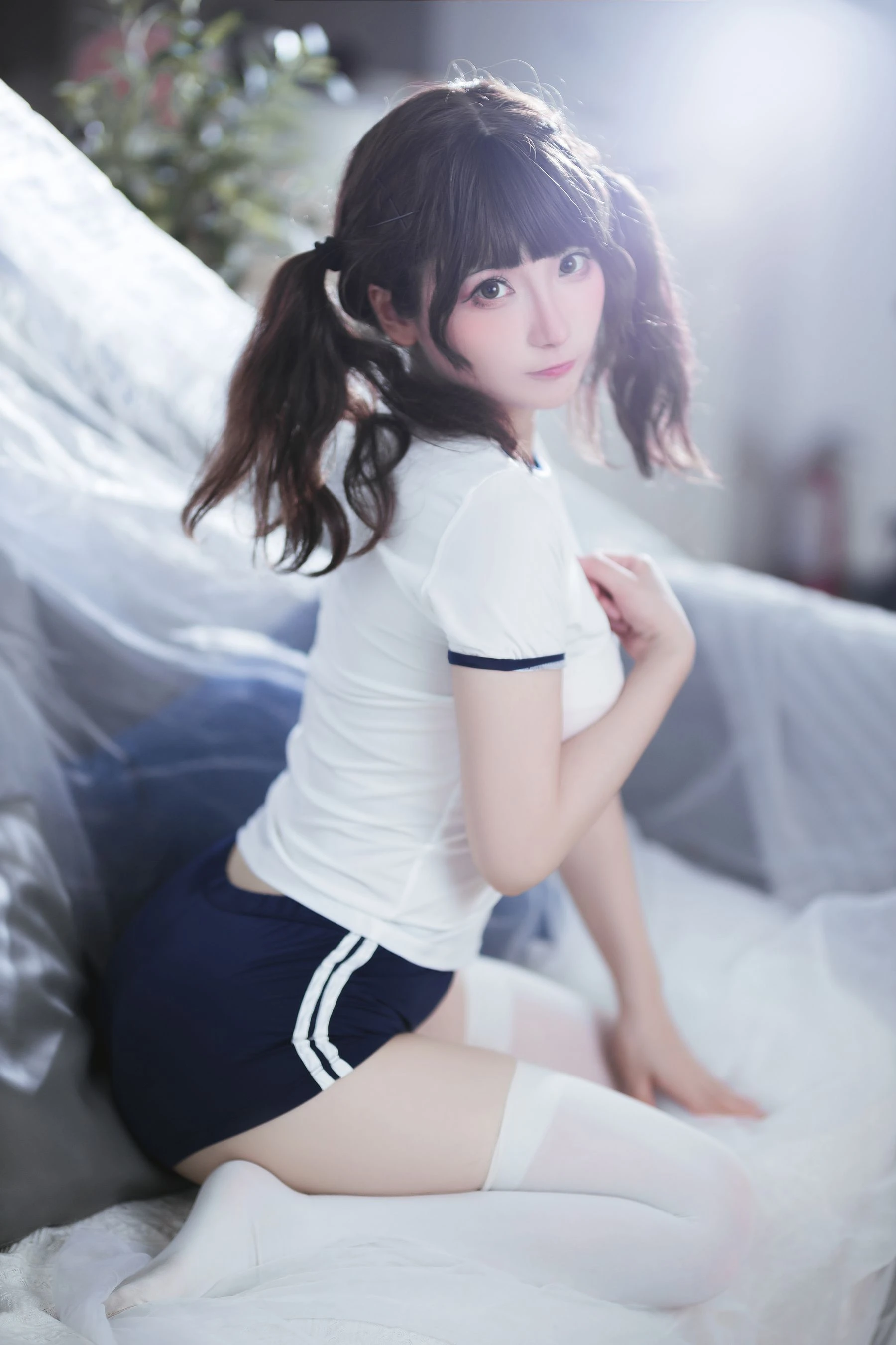 [藝人]李雅詩李雅詩優雅氣質作品大賞：攝影棚獨家作品演繹美胸誘惑美學 - 17
