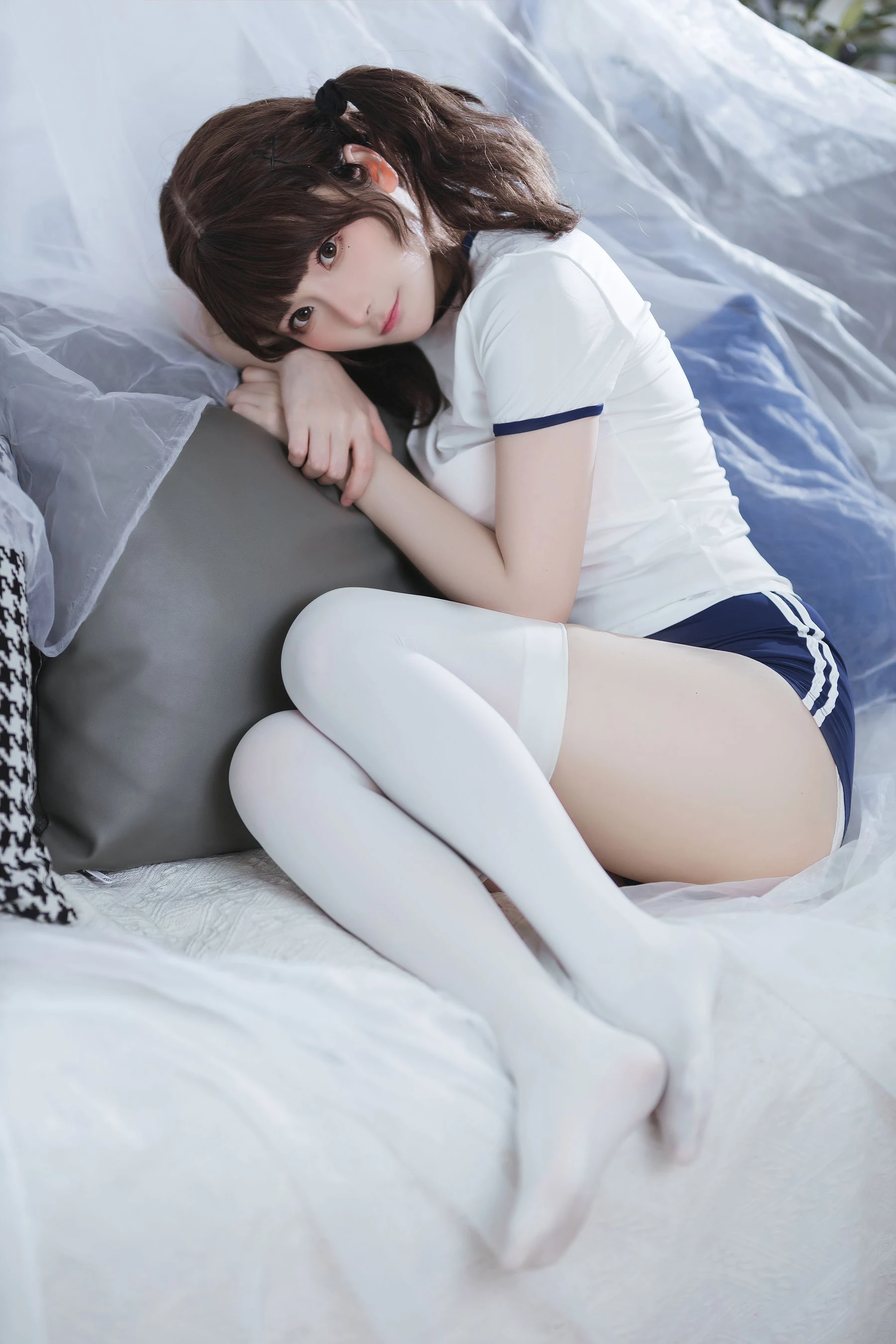 [藝人]李雅詩李雅詩優雅氣質作品大賞：攝影棚獨家作品演繹美胸誘惑美學 - 30