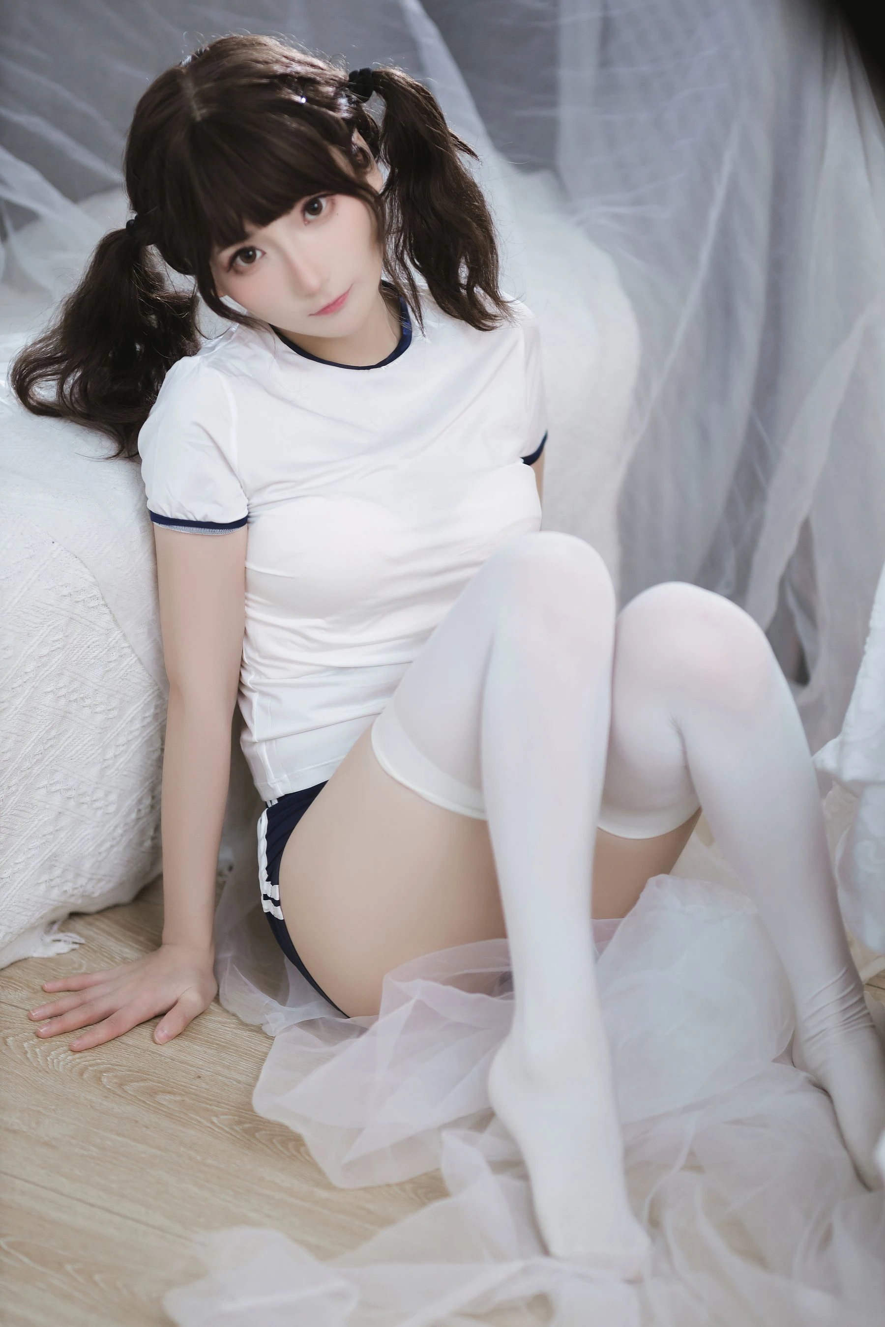 [藝人]李雅詩李雅詩優雅氣質作品大賞：攝影棚獨家作品演繹美胸誘惑美學 - 9