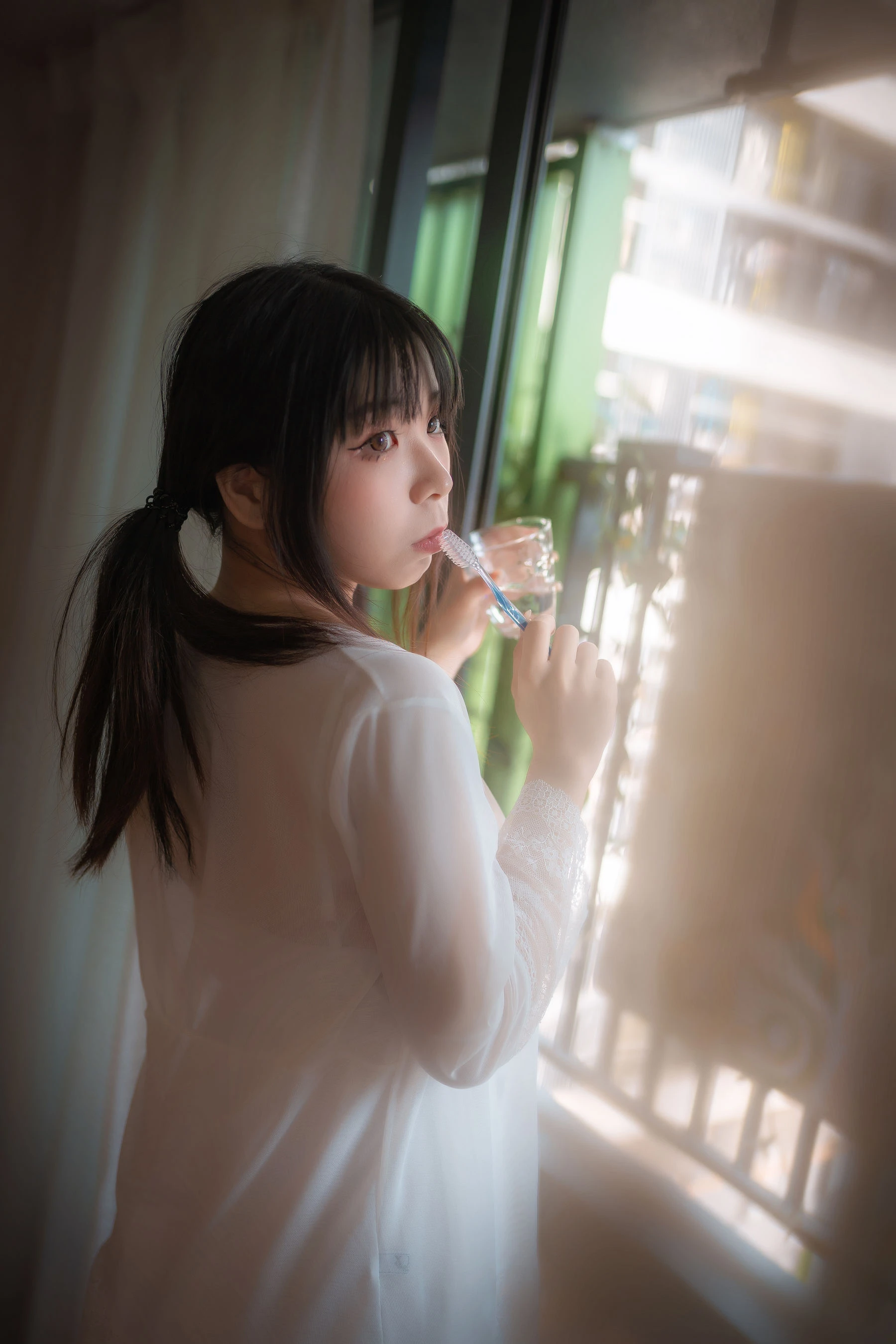 模特性感山景寫真 – 夏日神秘風格展現精選 - 35