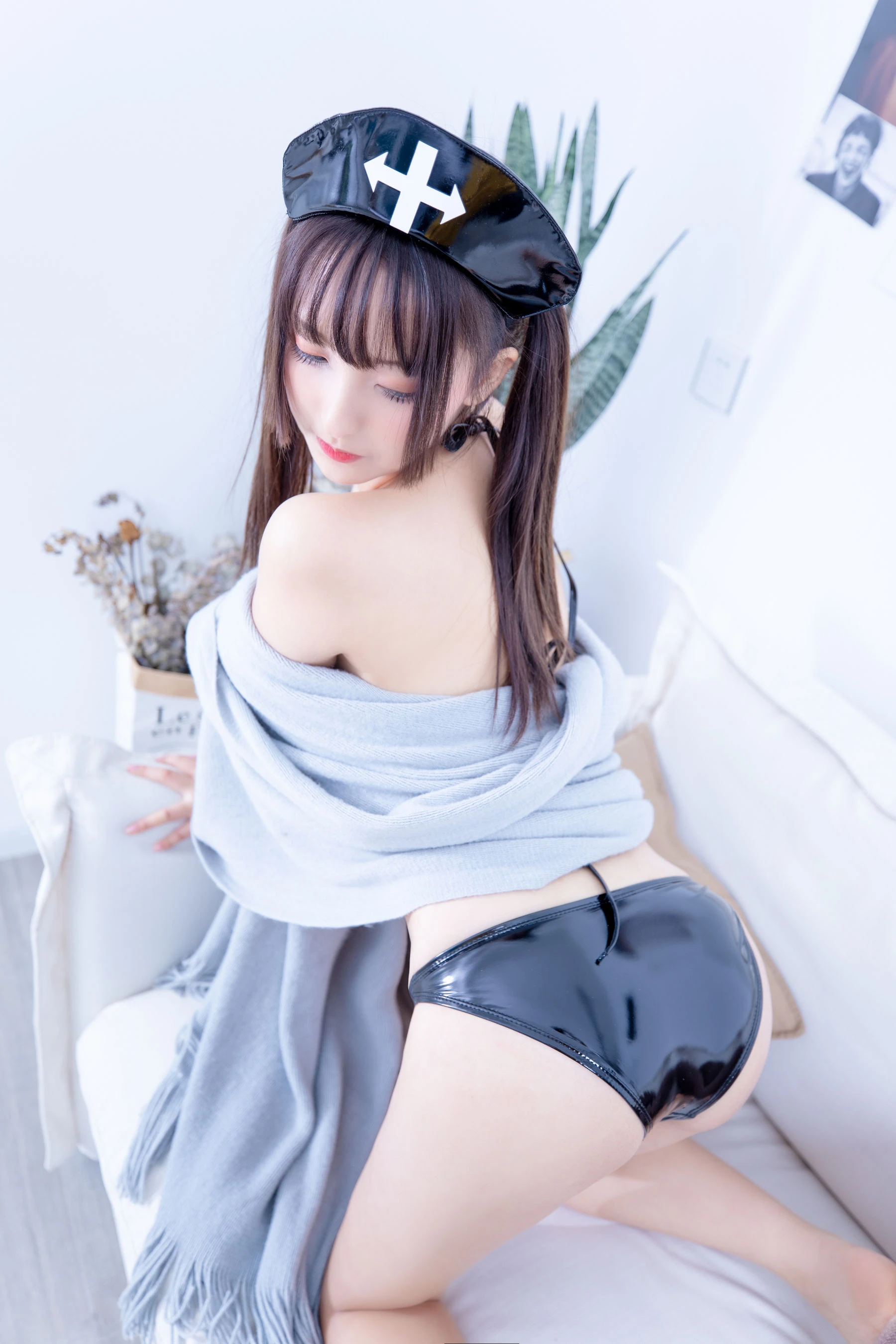 空姐性感室內寫真 – 雨季激情風格展現典藏 - 111