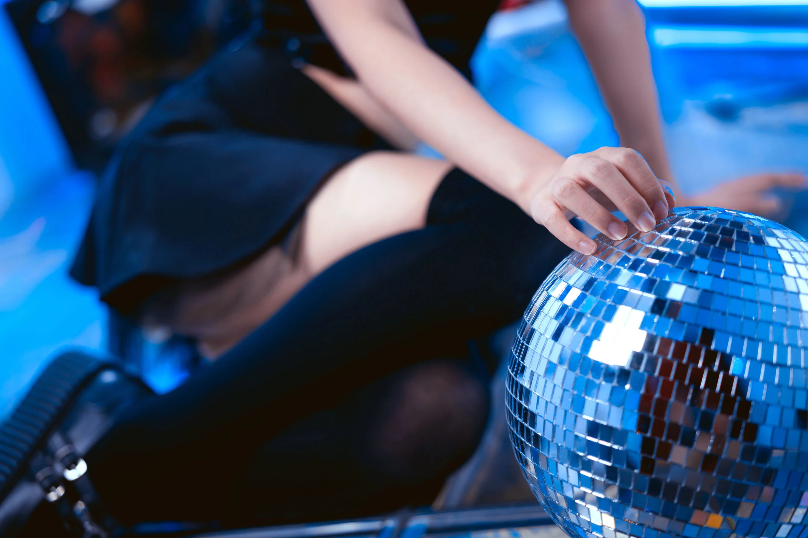 空姐活潑街拍寫真 – 春季活力風格展現精選 - 25