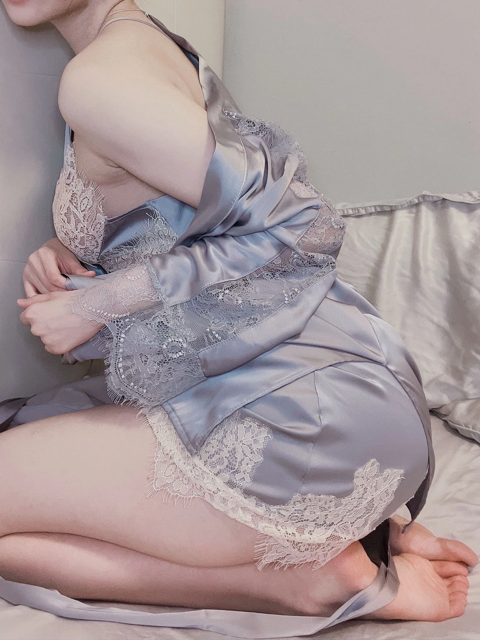舞者優雅海邊寫真 – 雨季奔放風格展現珍藏 - 1
