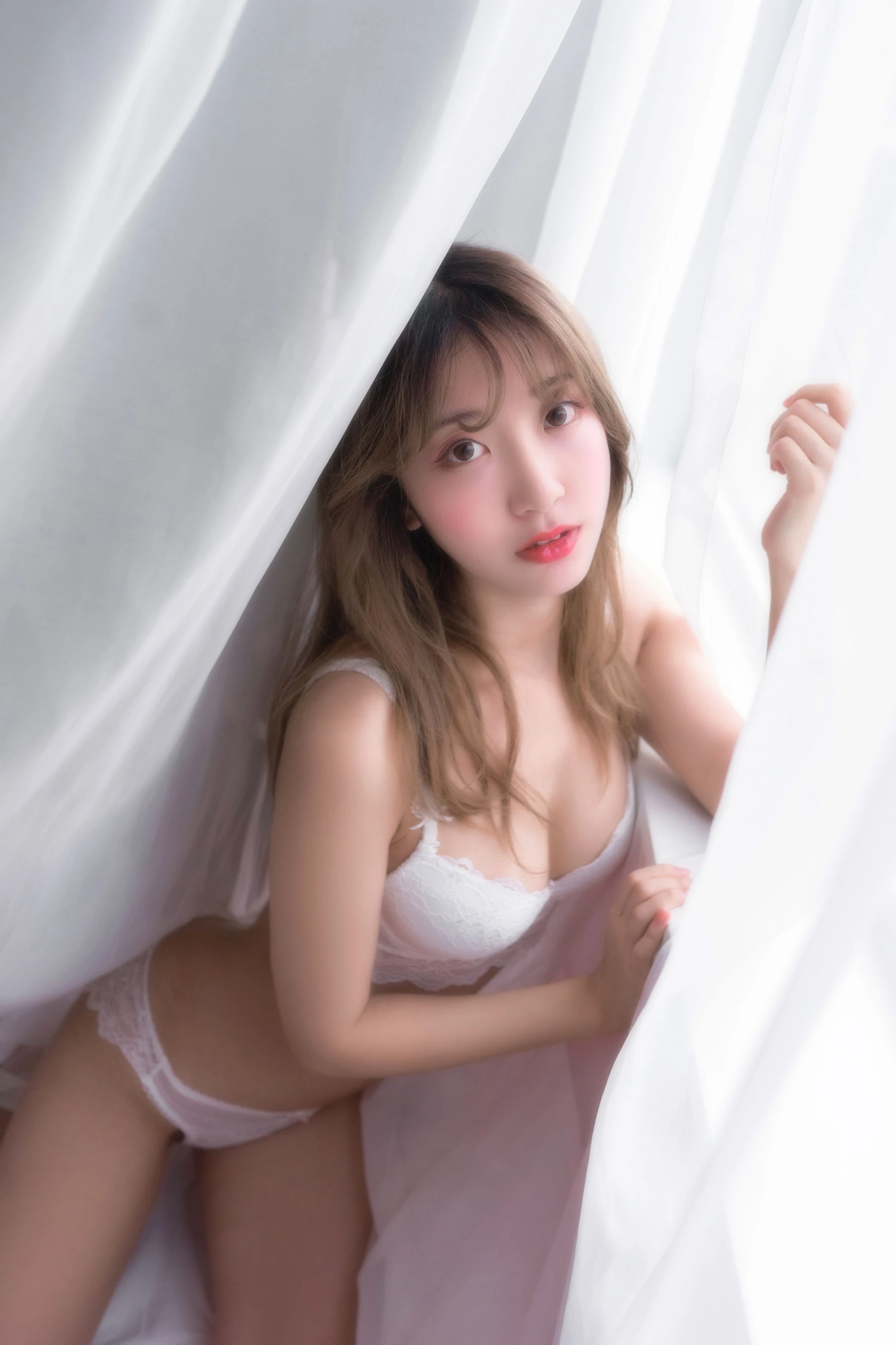 車模清純室內寫真 – 雨季靜謐風格展現獨家 - 13