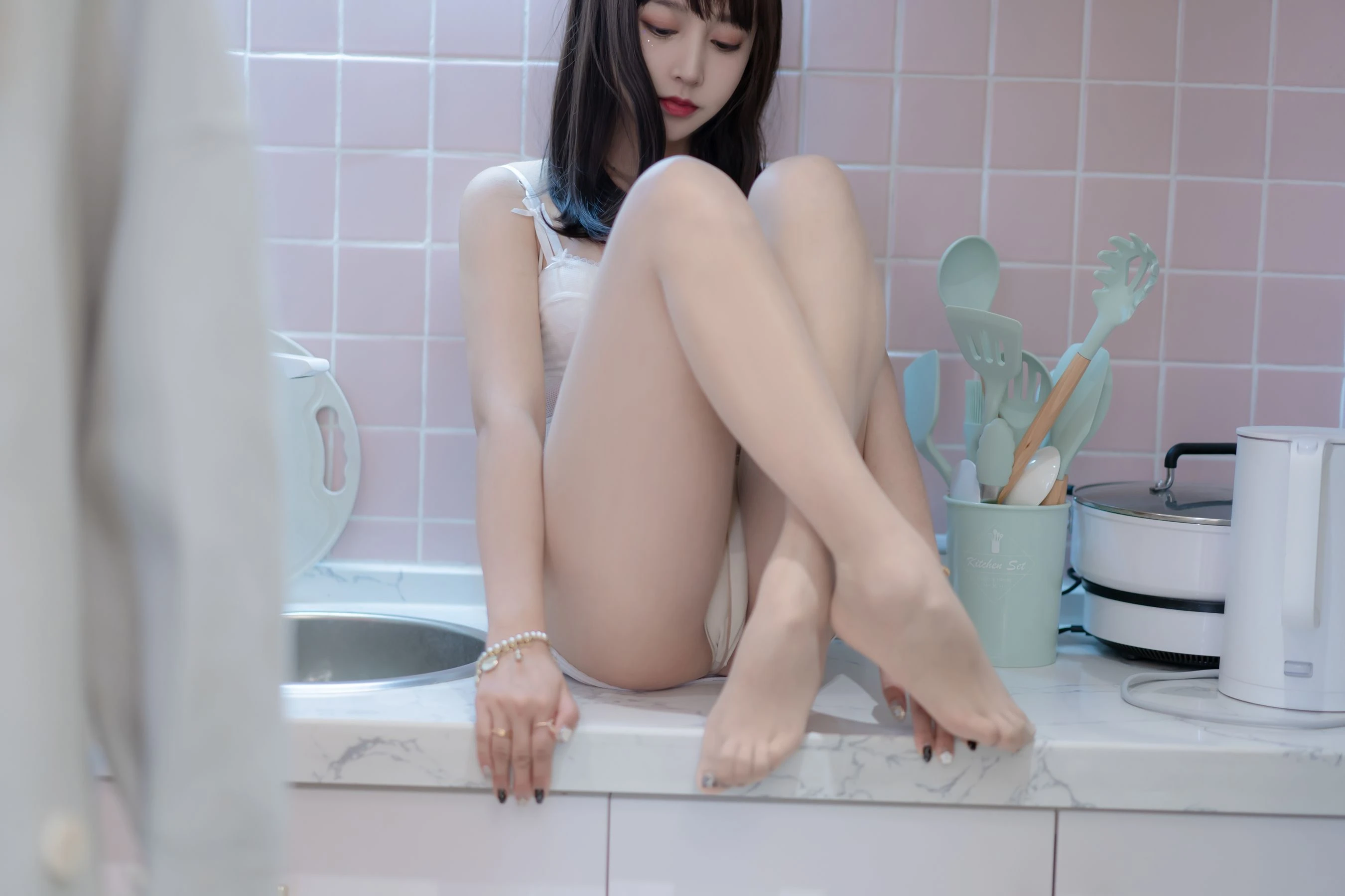 校花優雅室內寫真 – 春季浪漫風格展現典藏 - 23