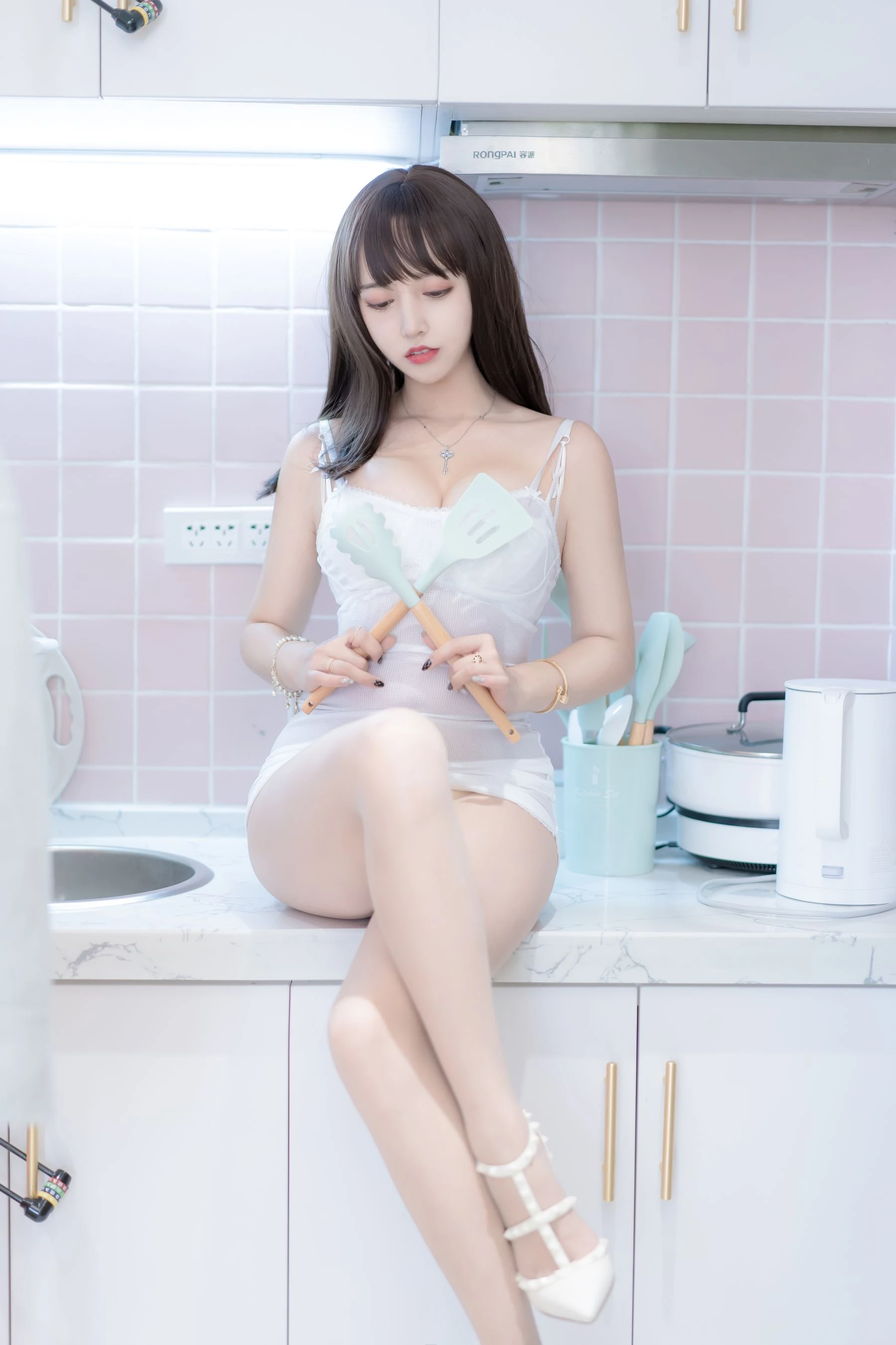 校花優雅室內寫真 – 春季浪漫風格展現典藏 - 79