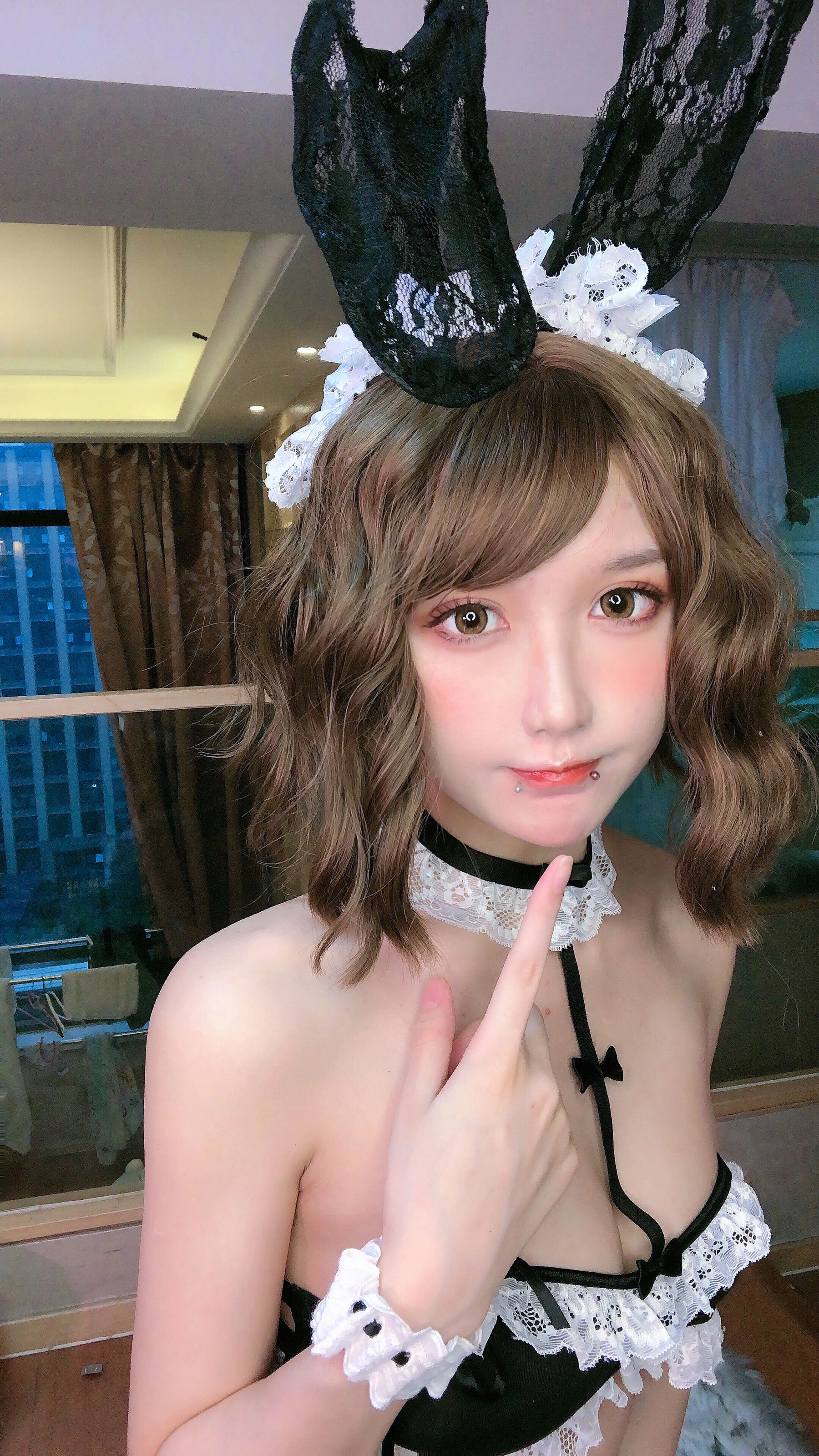 春季限定模特甜美寫真集 – 夜景浪漫瞬間捕捉珍藏 - 1